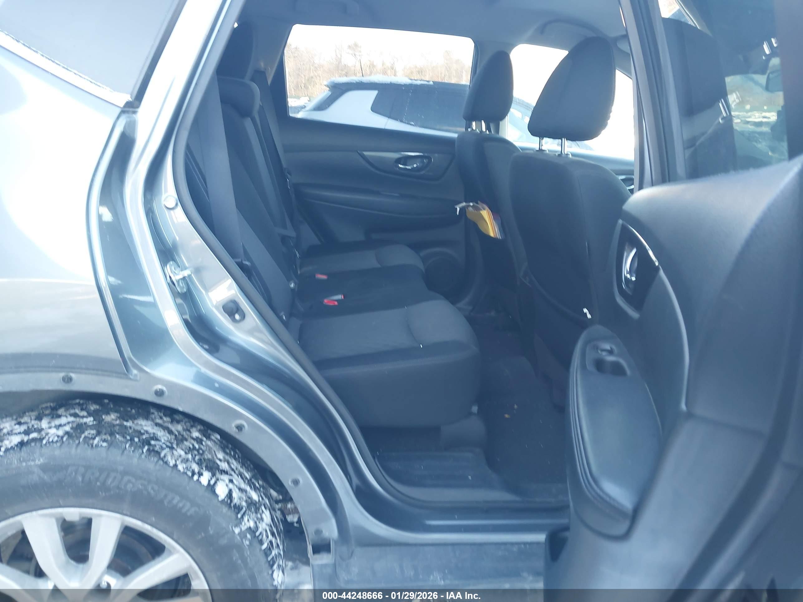 NISSAN ROGUE image 8