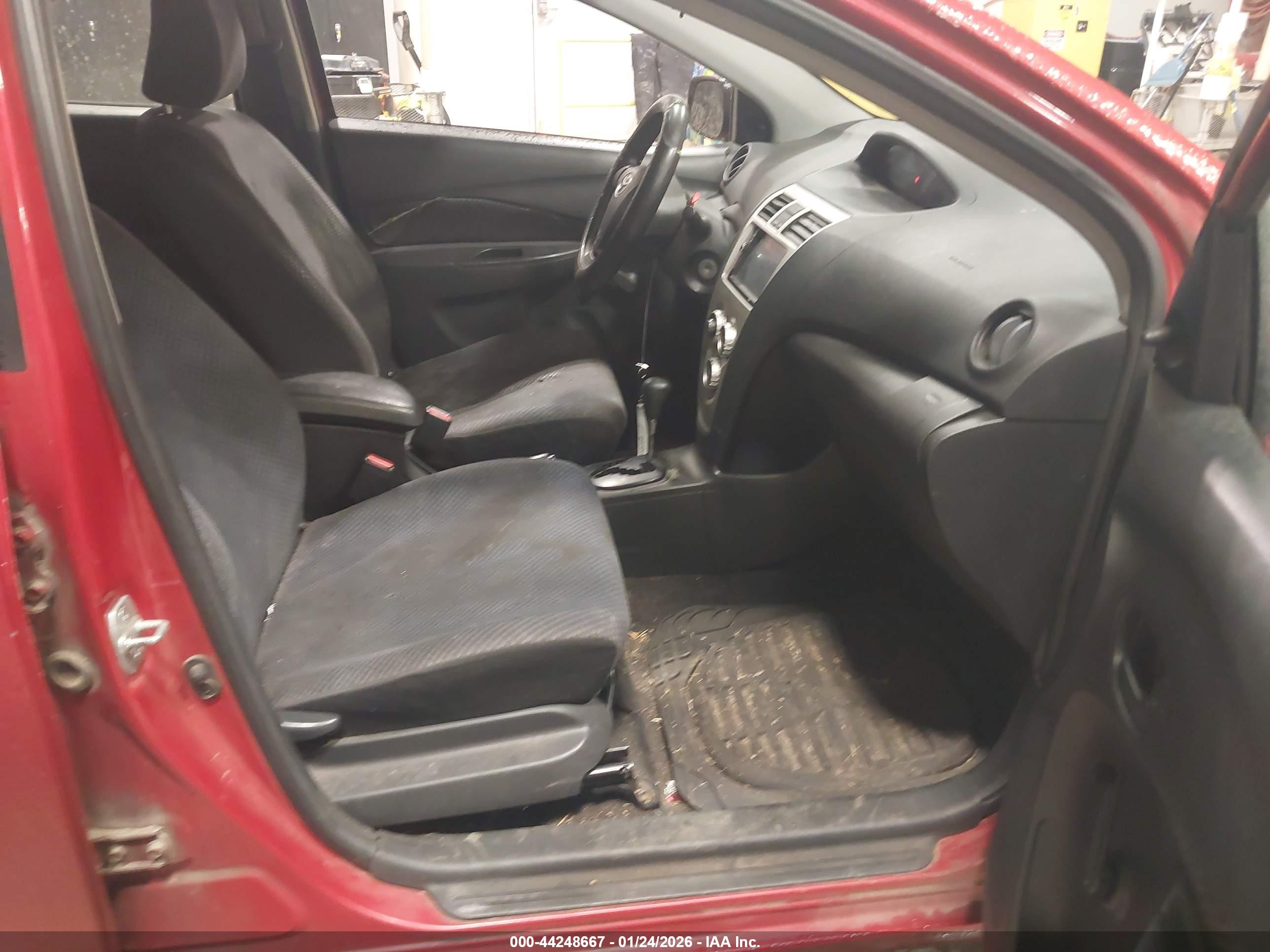 TOYOTA YARIS image 5