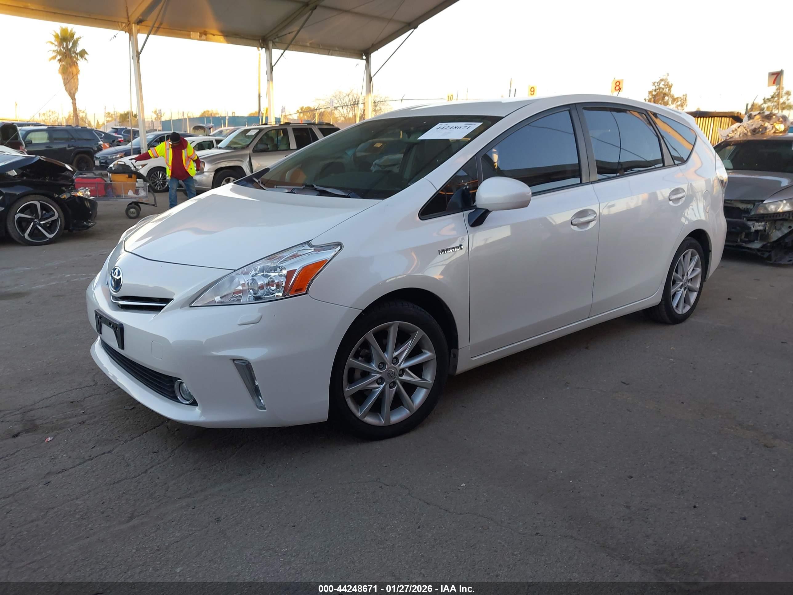 TOYOTA PRIUS image 2
