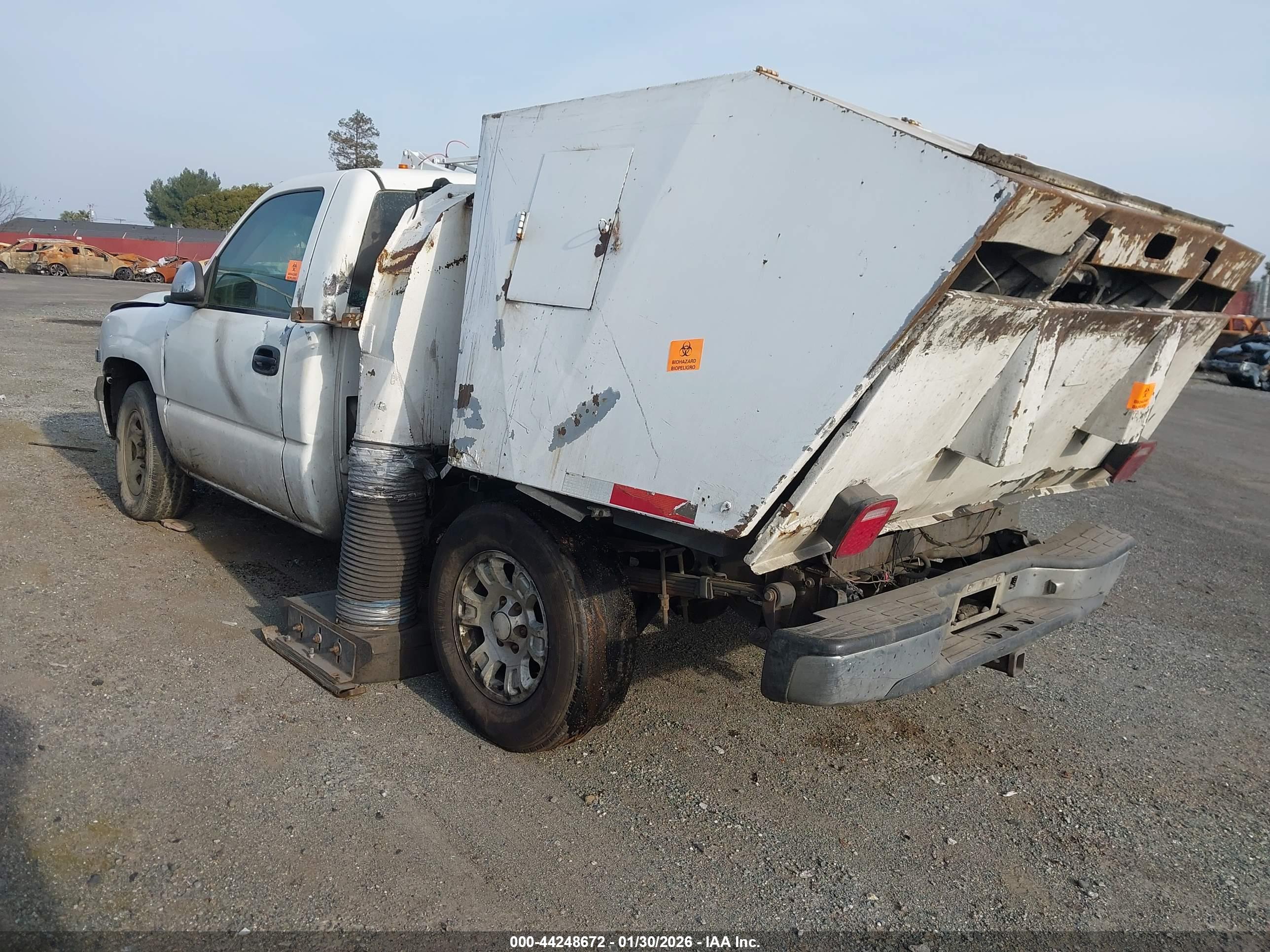 CHEVROLET SILVERADO image 3