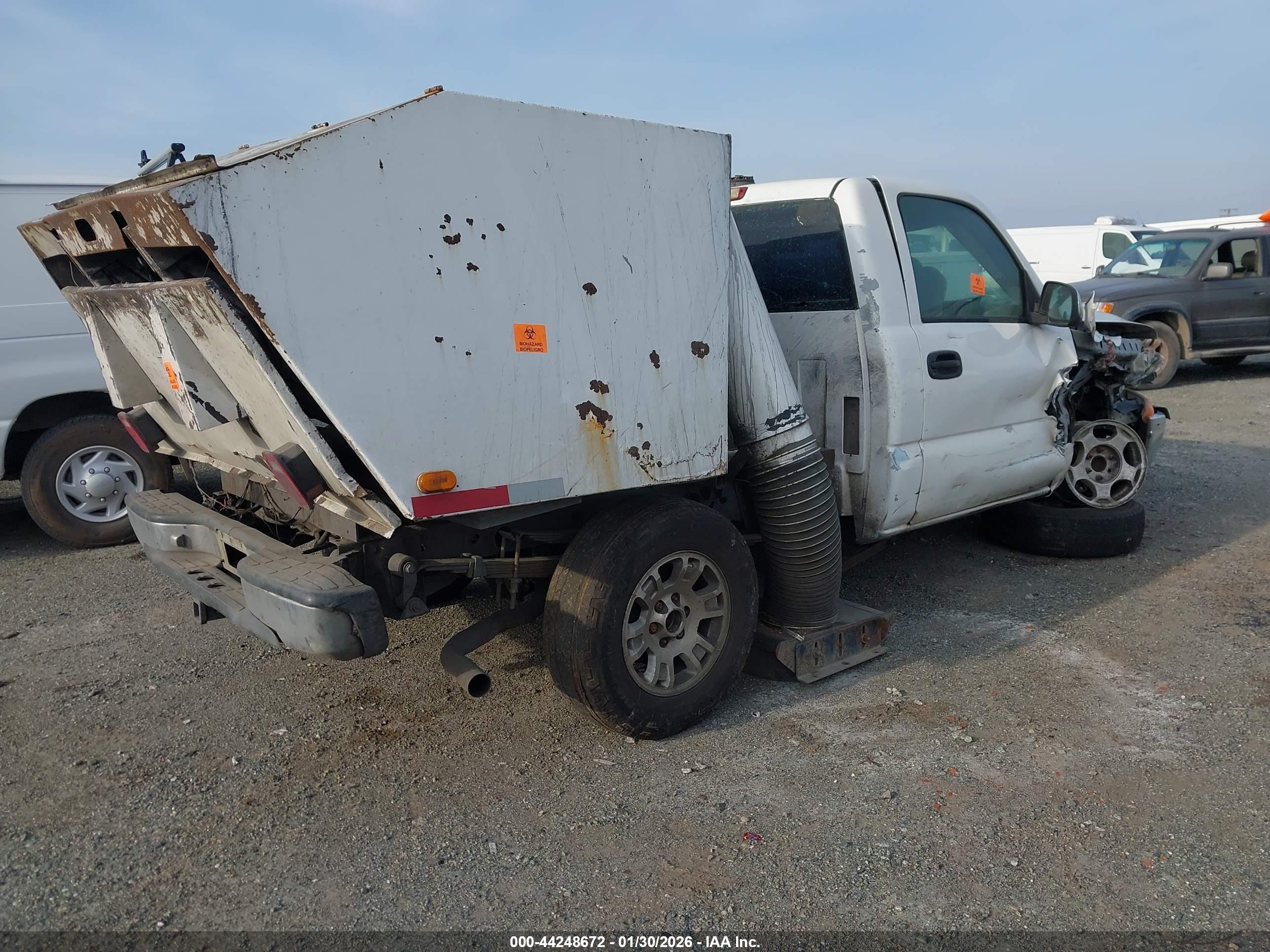 CHEVROLET SILVERADO image 4