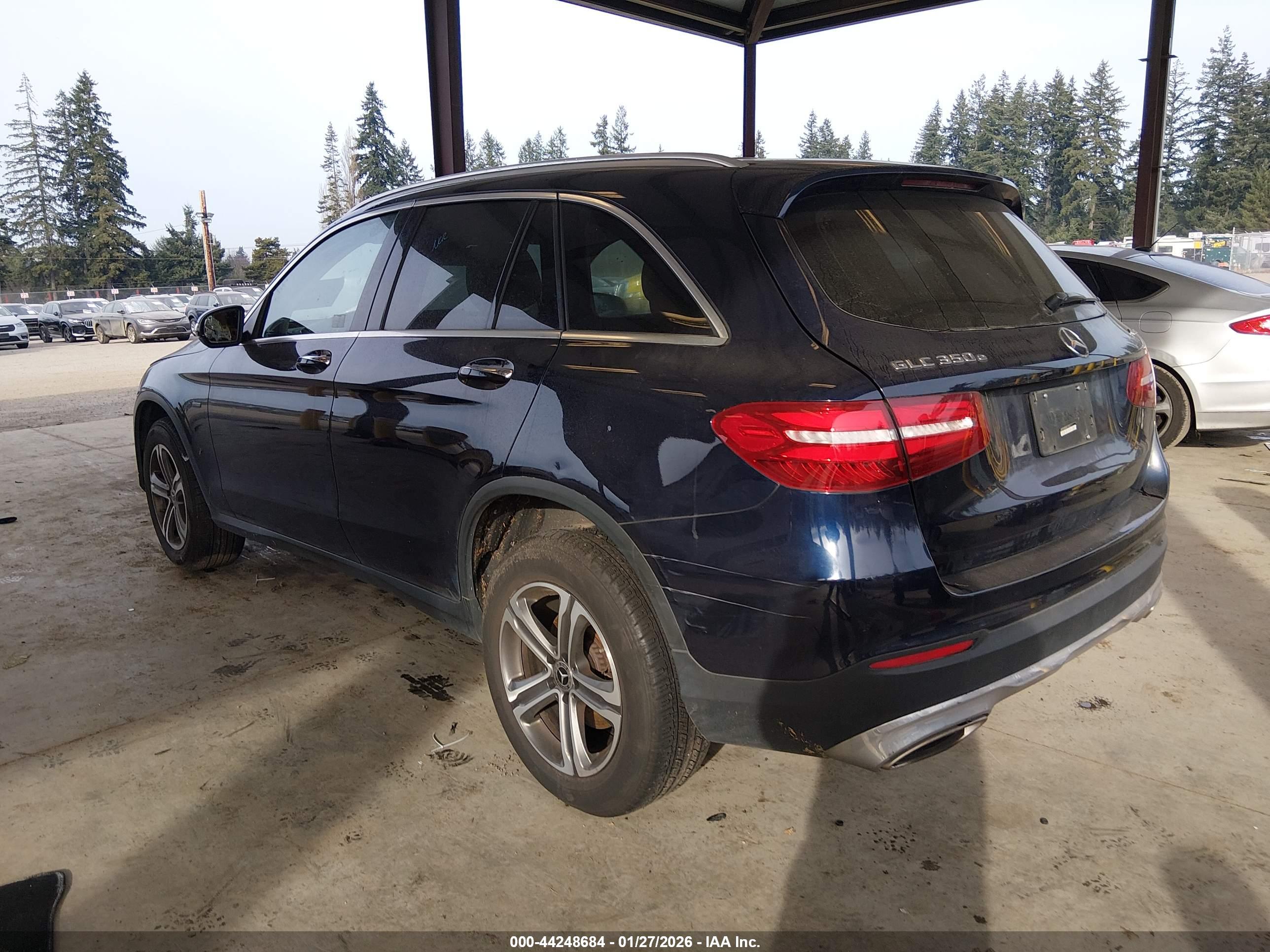 MERCEDES-BENZ GLC image 3