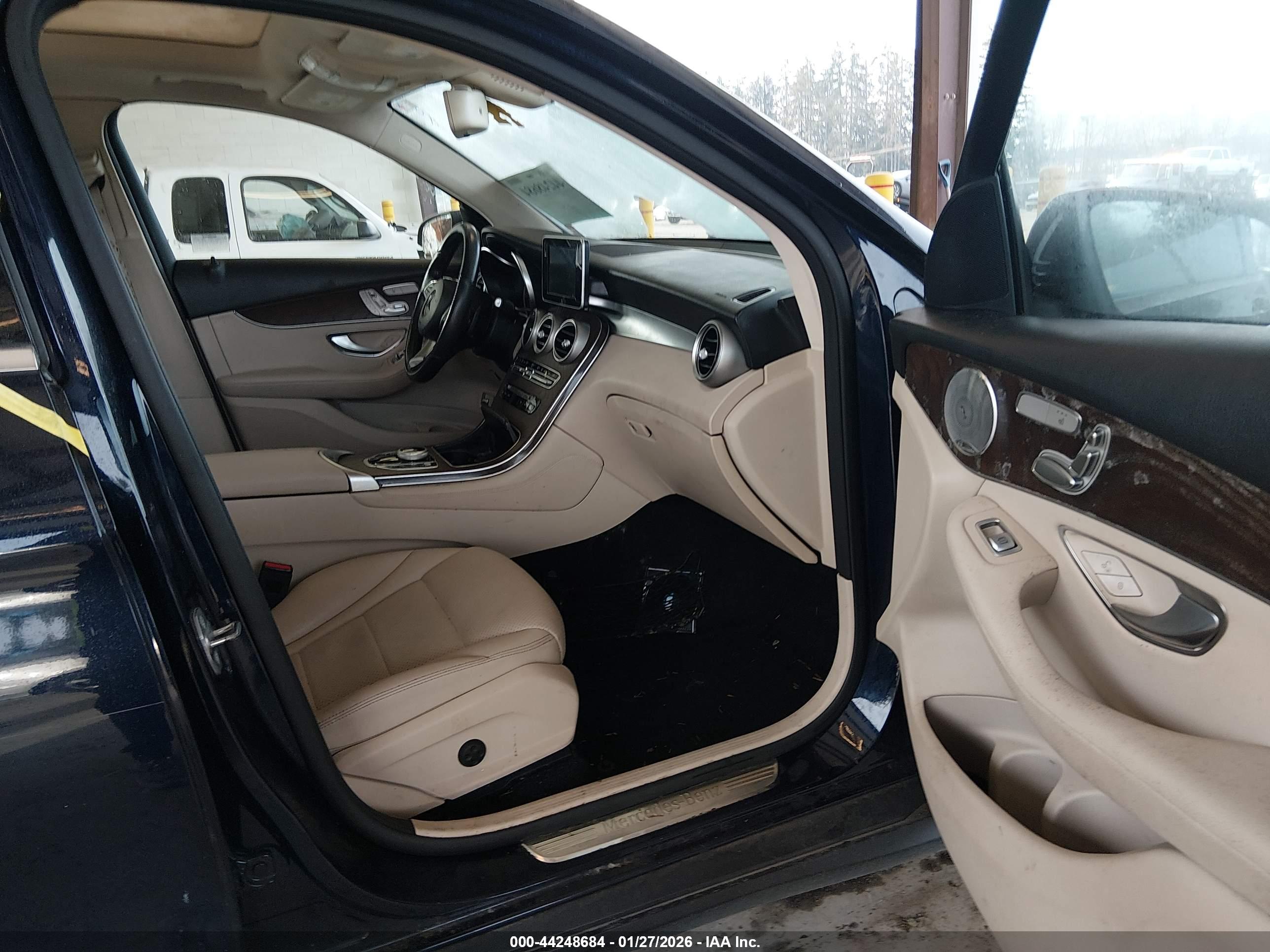 MERCEDES-BENZ GLC image 5