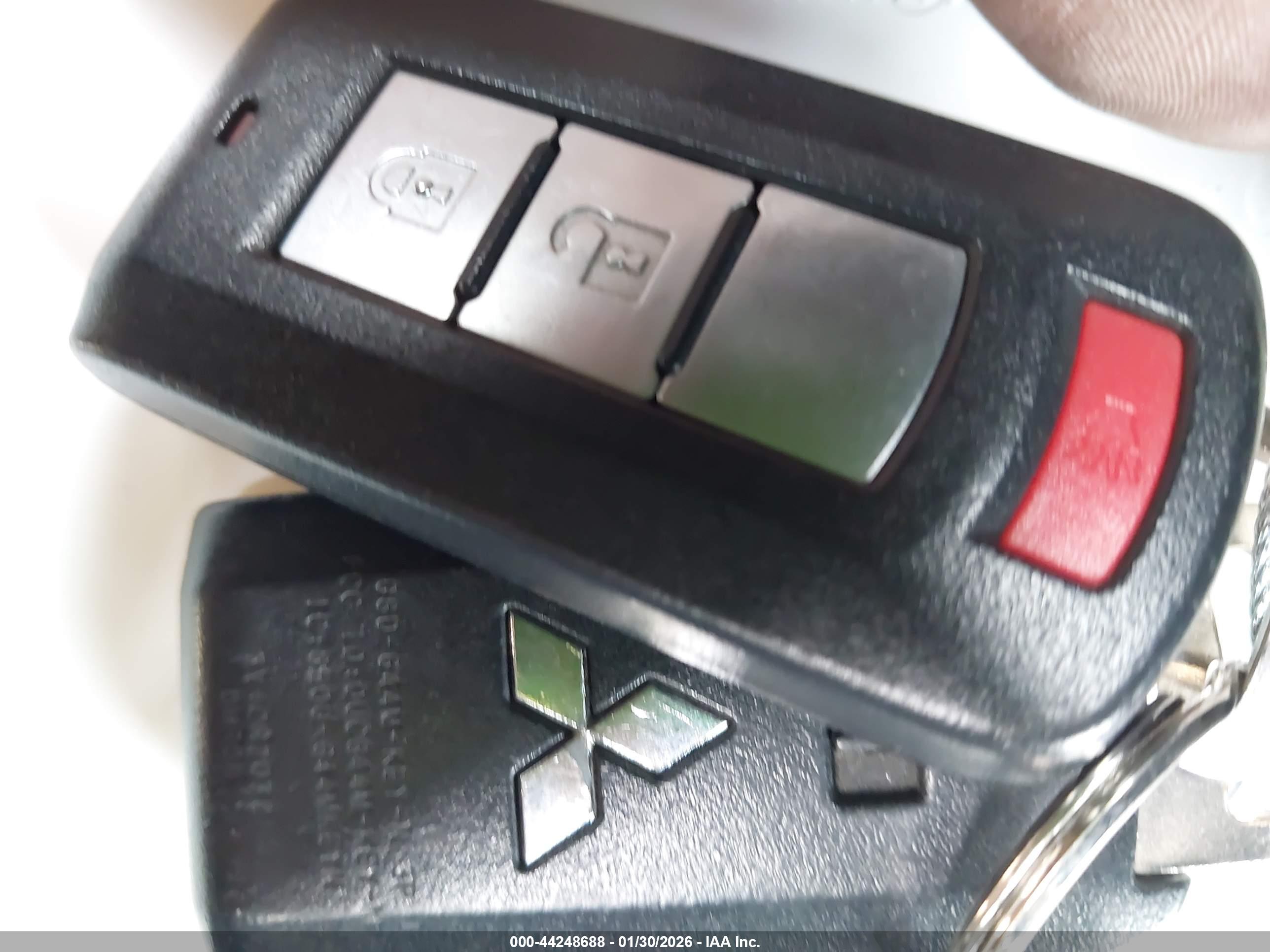 MITSUBISHI OUTLANDER image 11