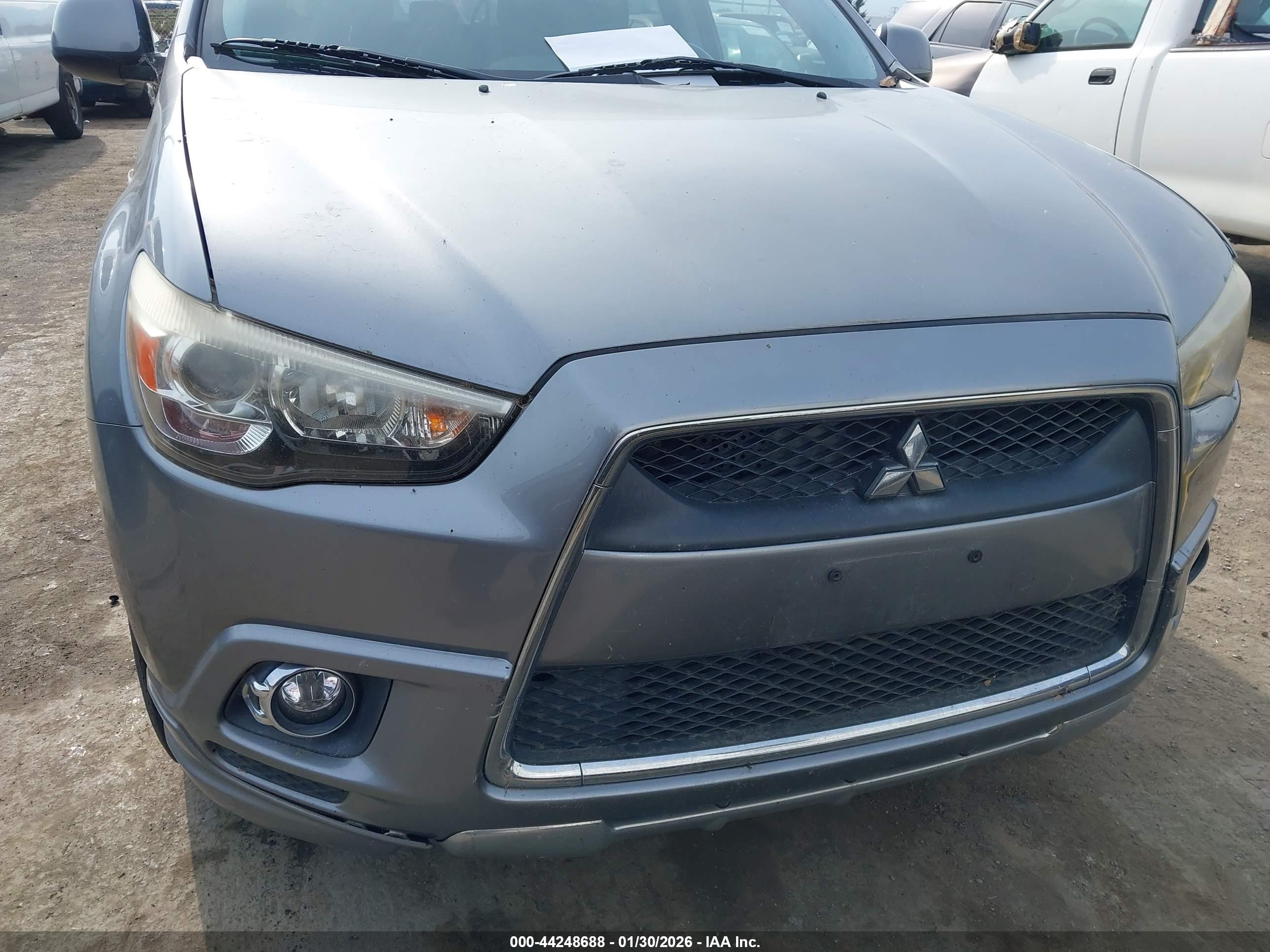 MITSUBISHI OUTLANDER image 6