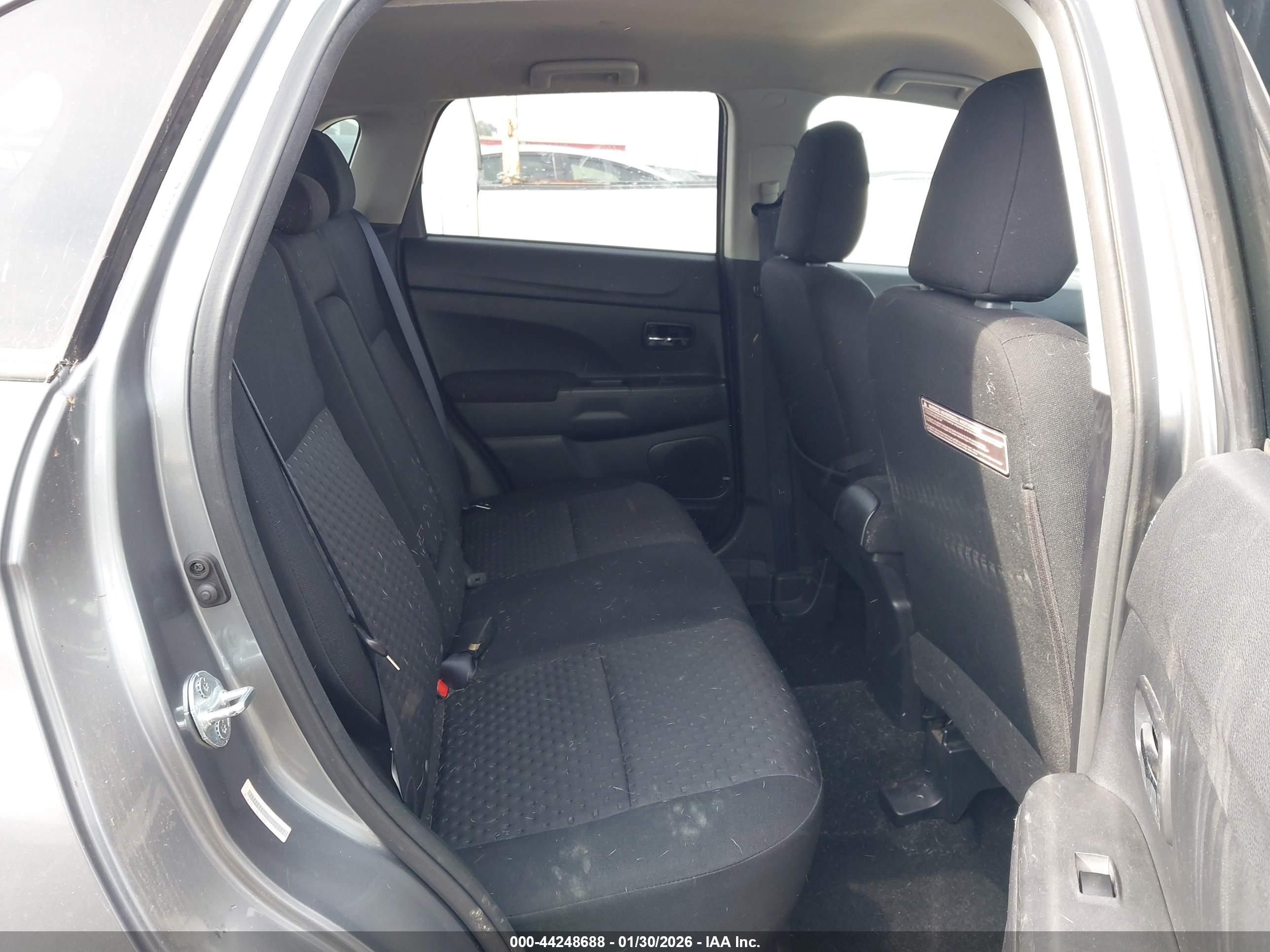 MITSUBISHI OUTLANDER image 8