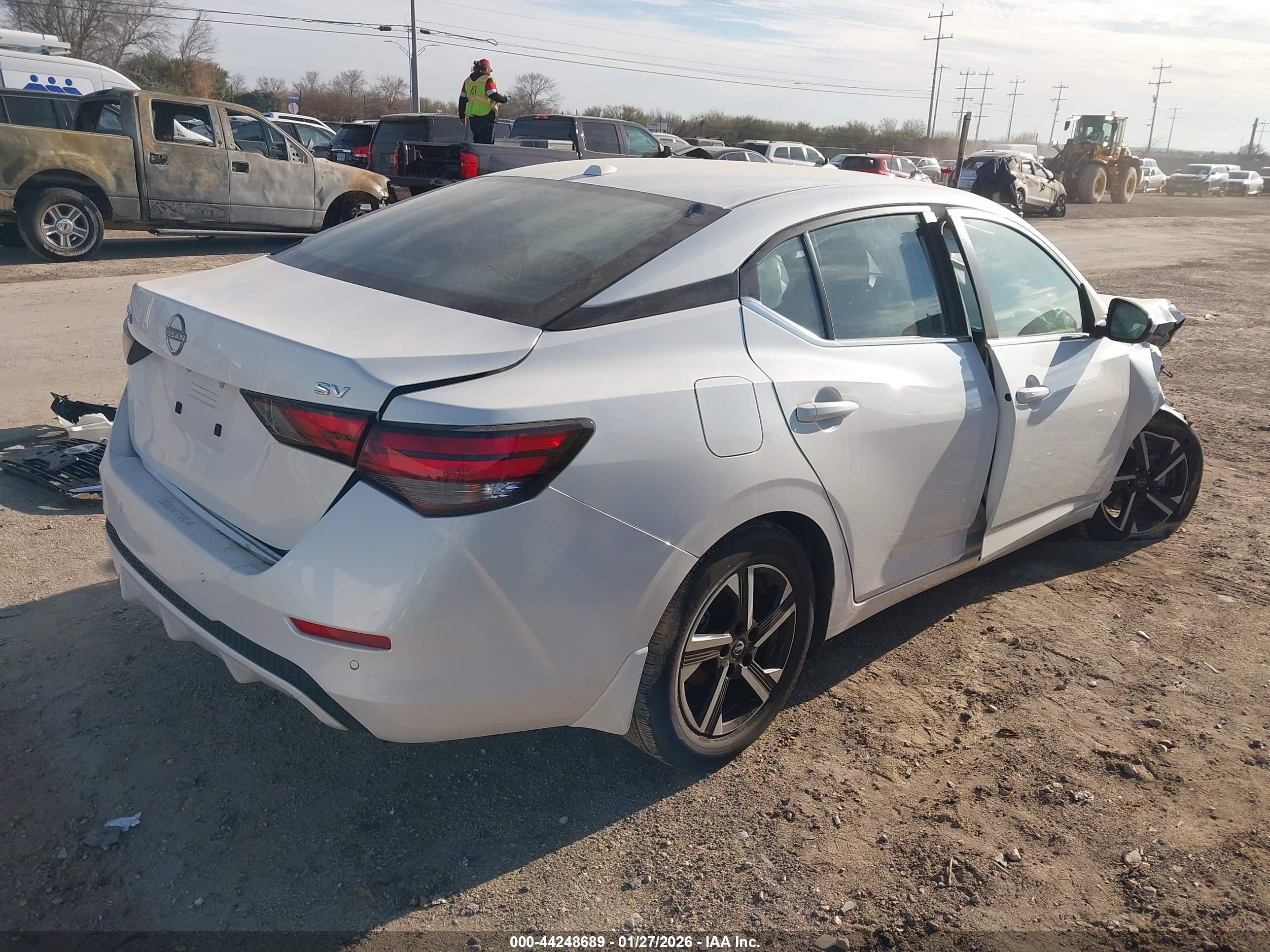 NISSAN SENTRA image 4