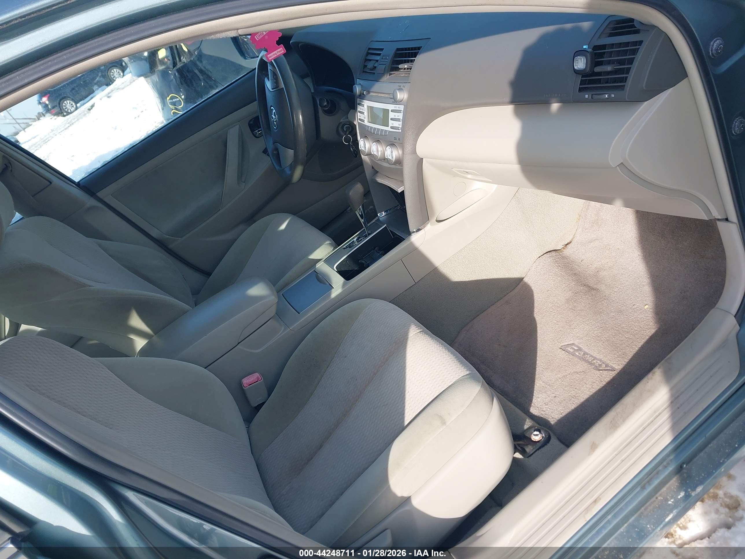 TOYOTA CAMRY image 5