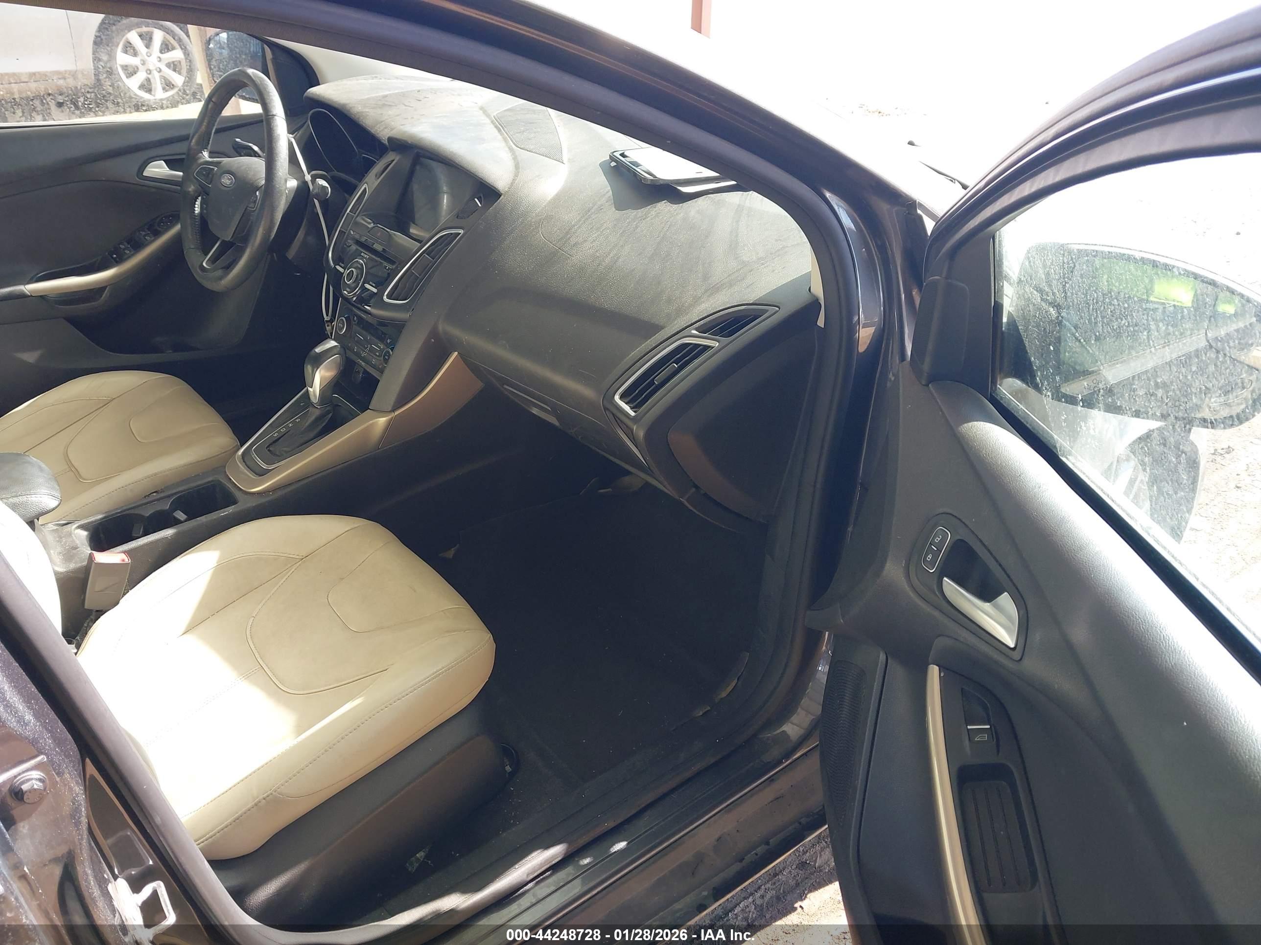 FORD FOCUS image 5
