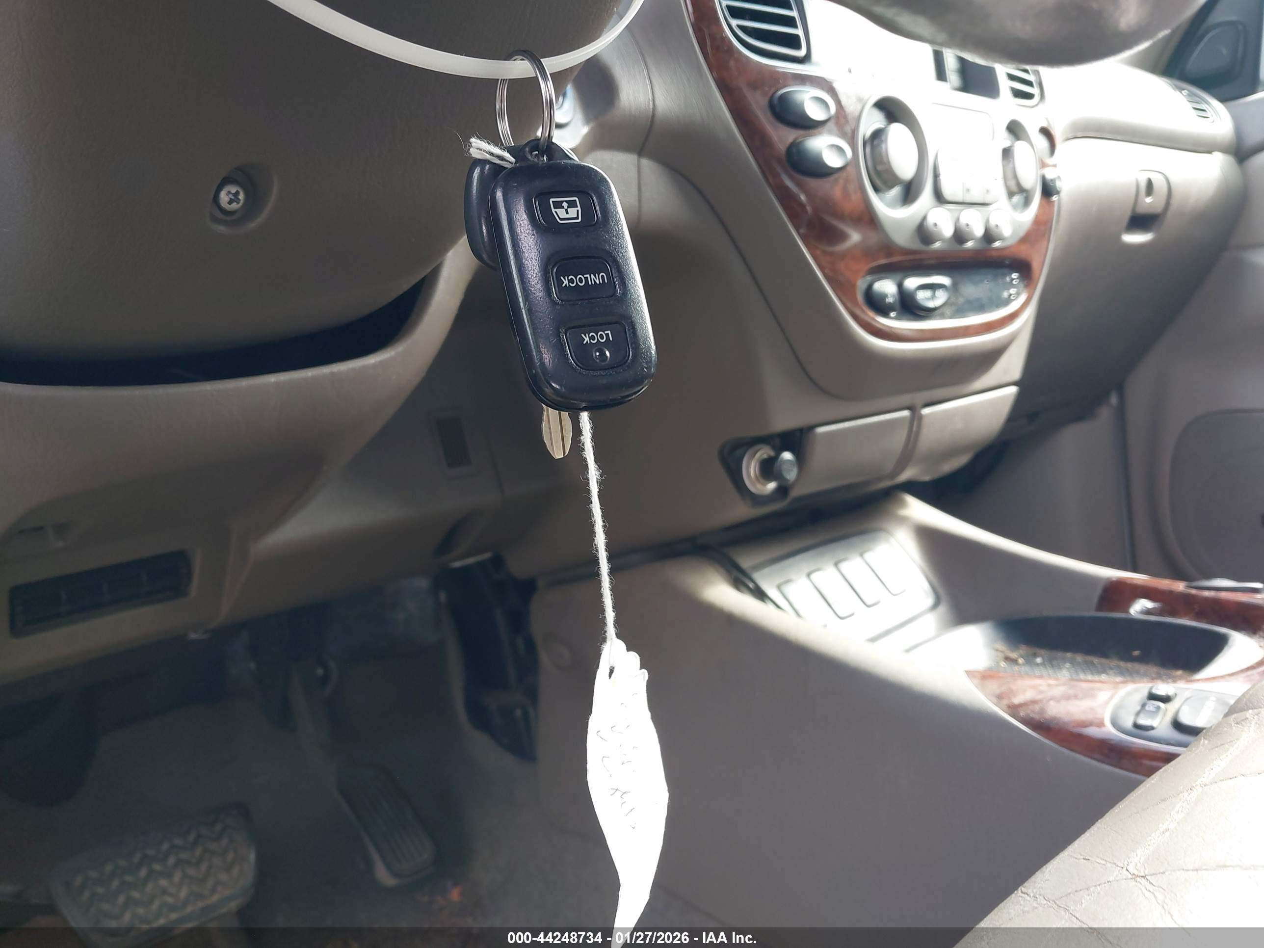 TOYOTA SEQUOIA image 11