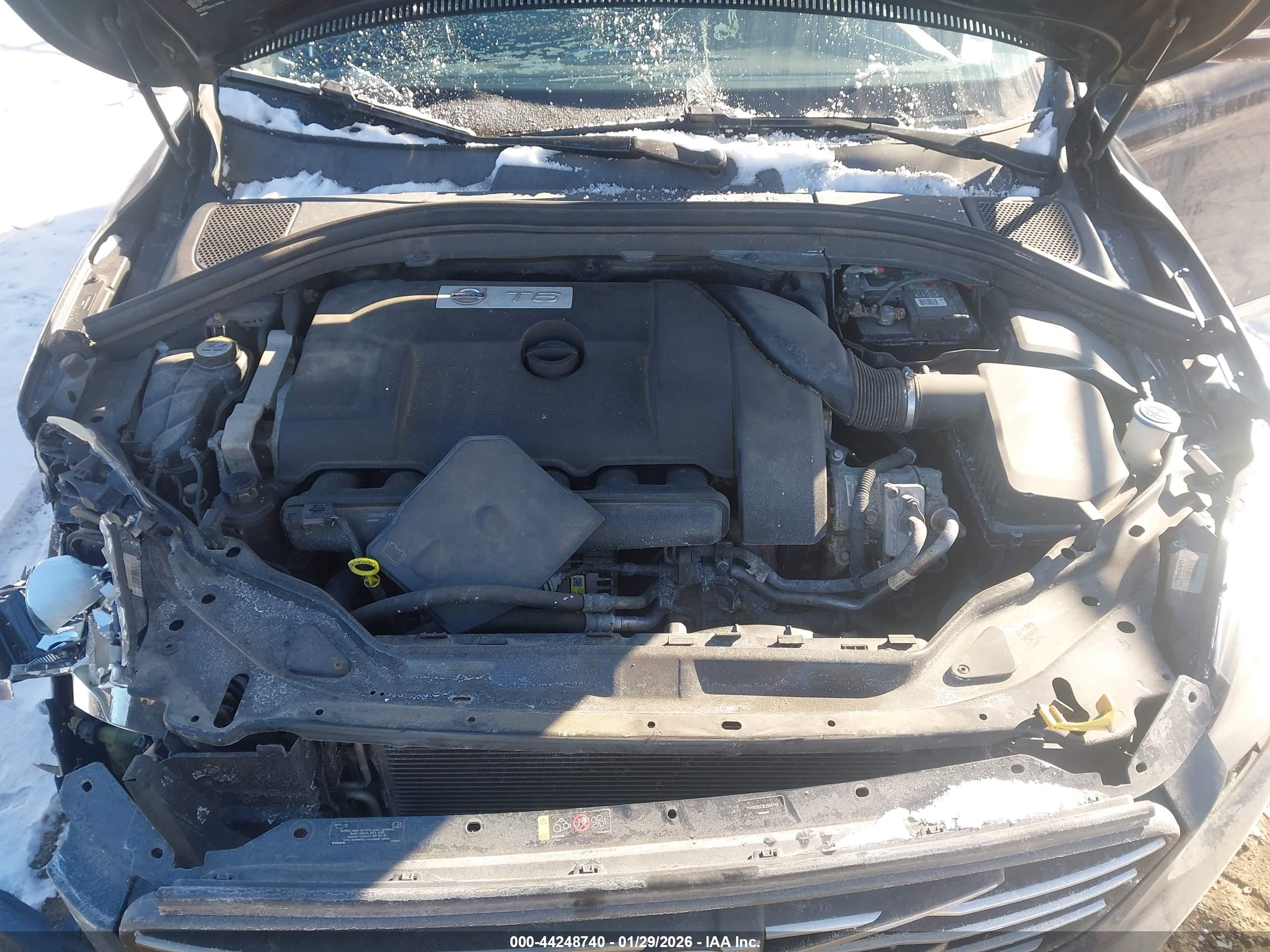 VOLVO XC60 image 10
