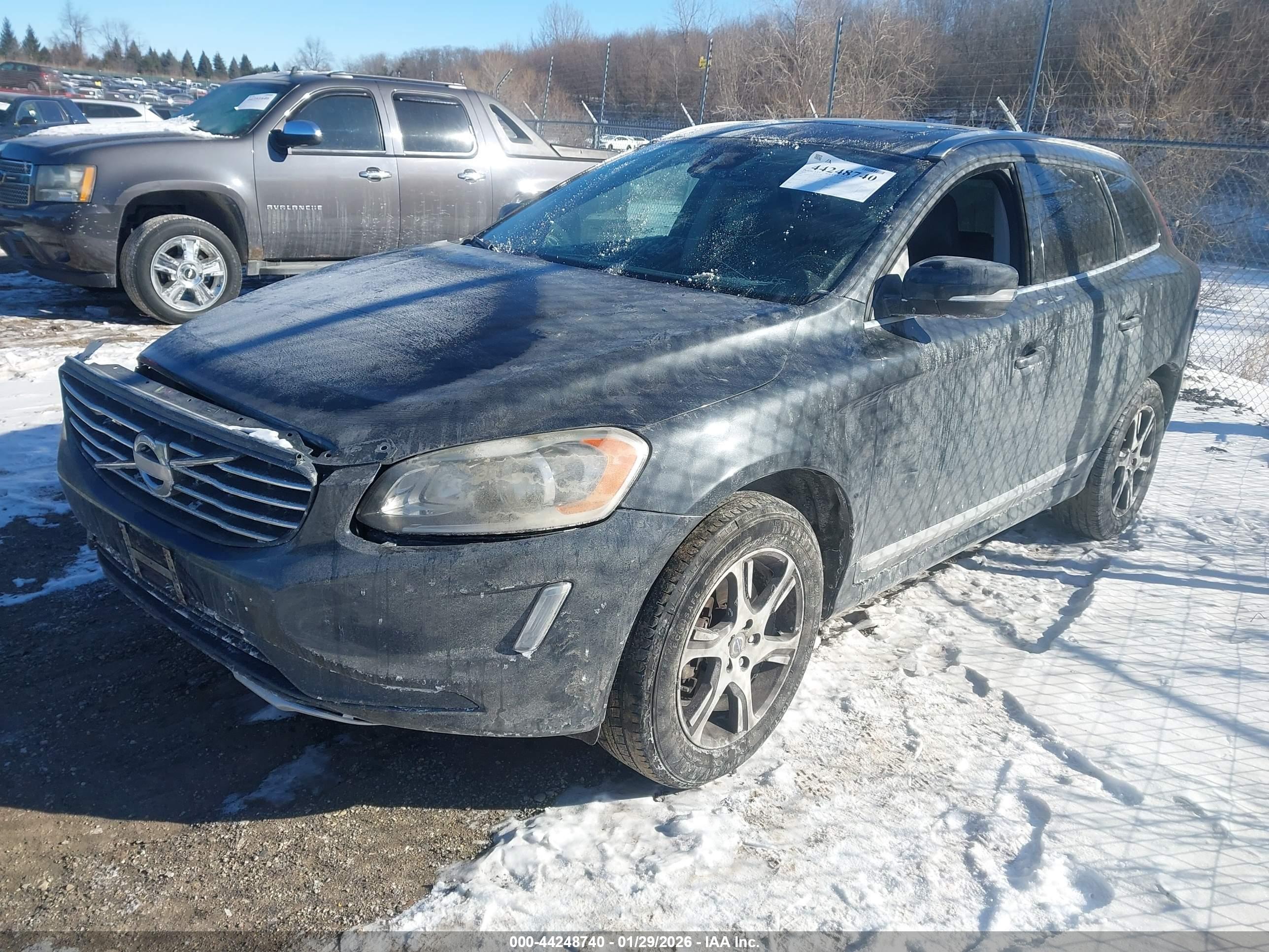 VOLVO XC60 image 2