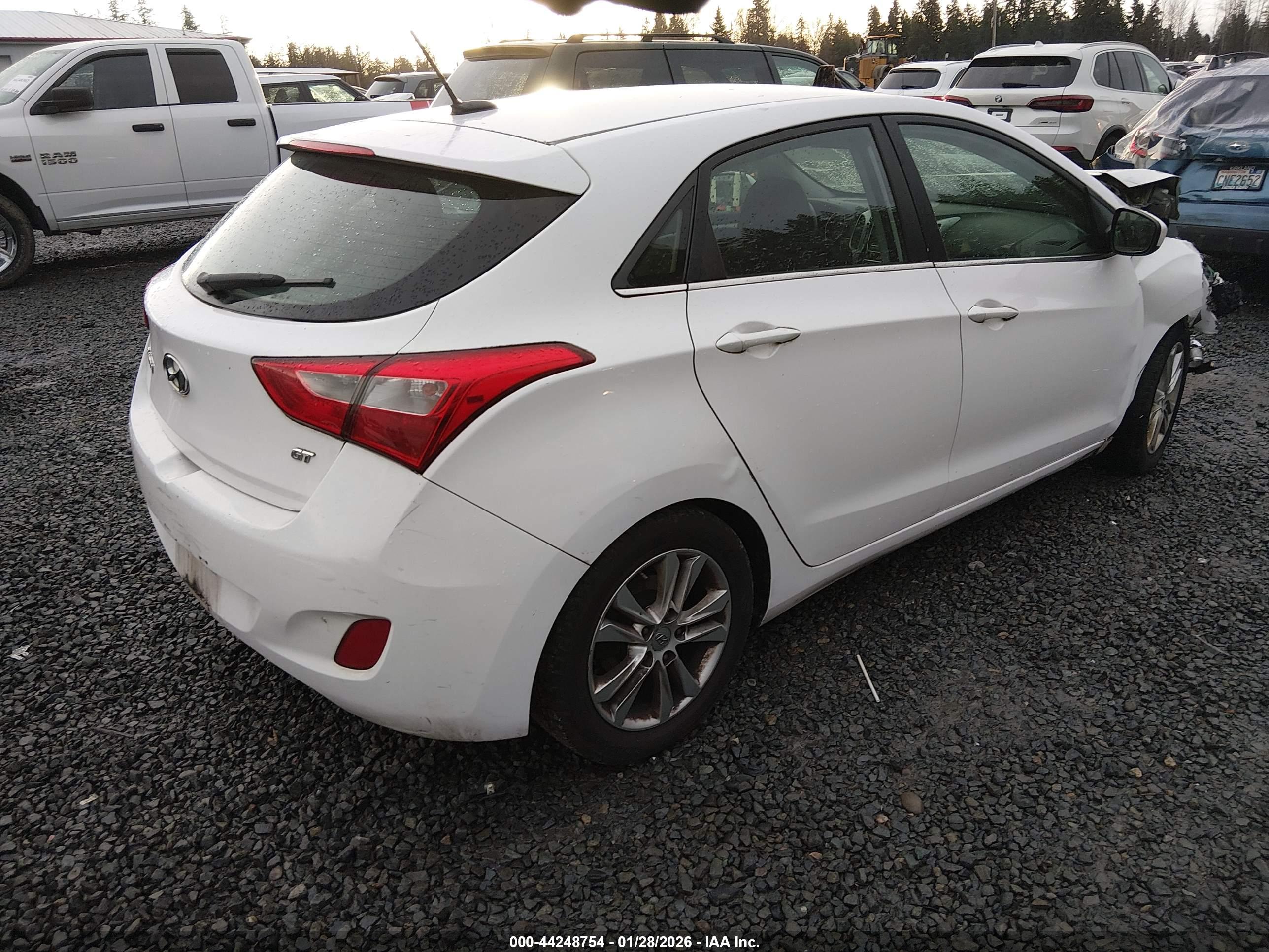 HYUNDAI ELANTRA image 4