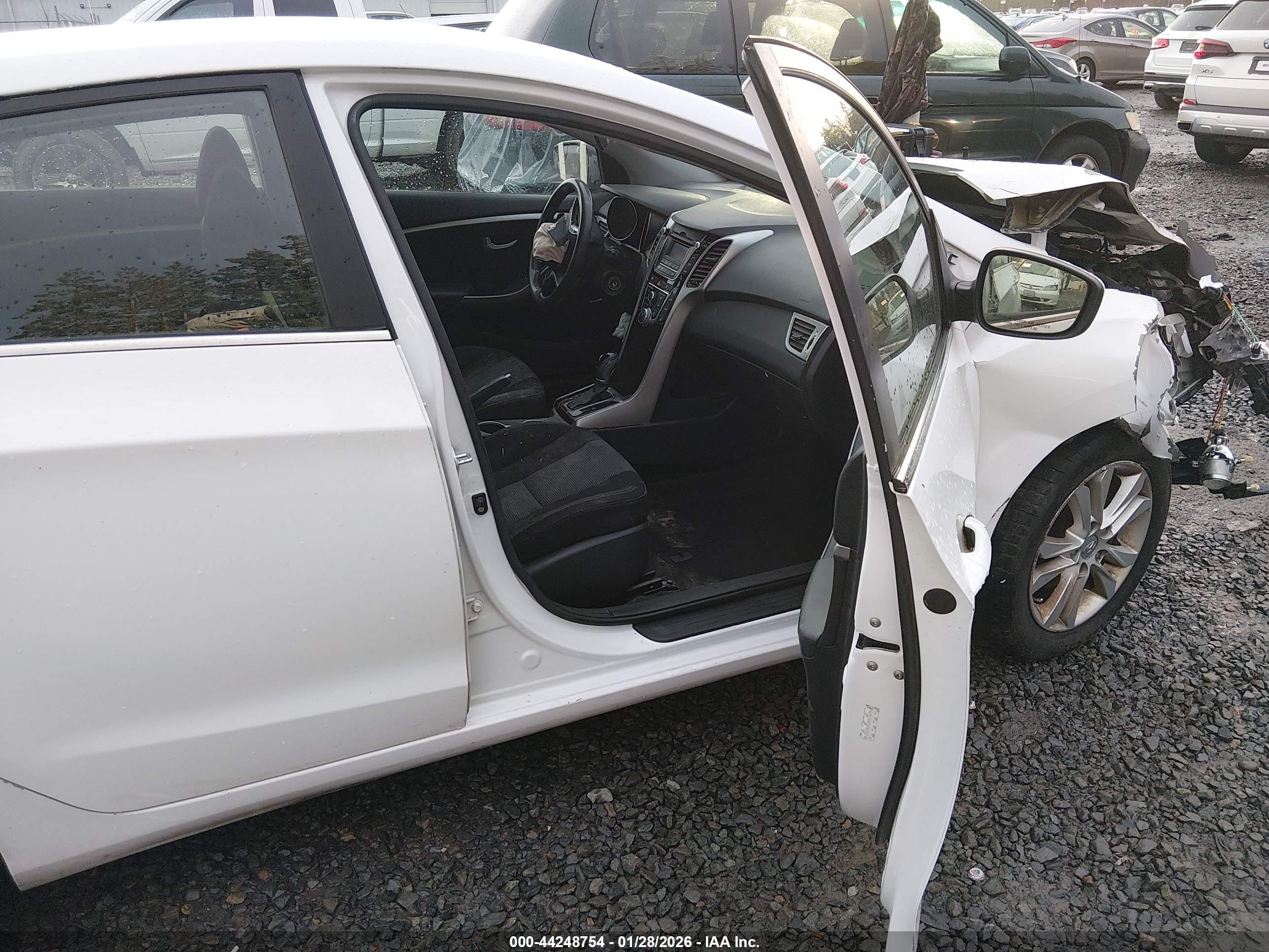 HYUNDAI ELANTRA image 5