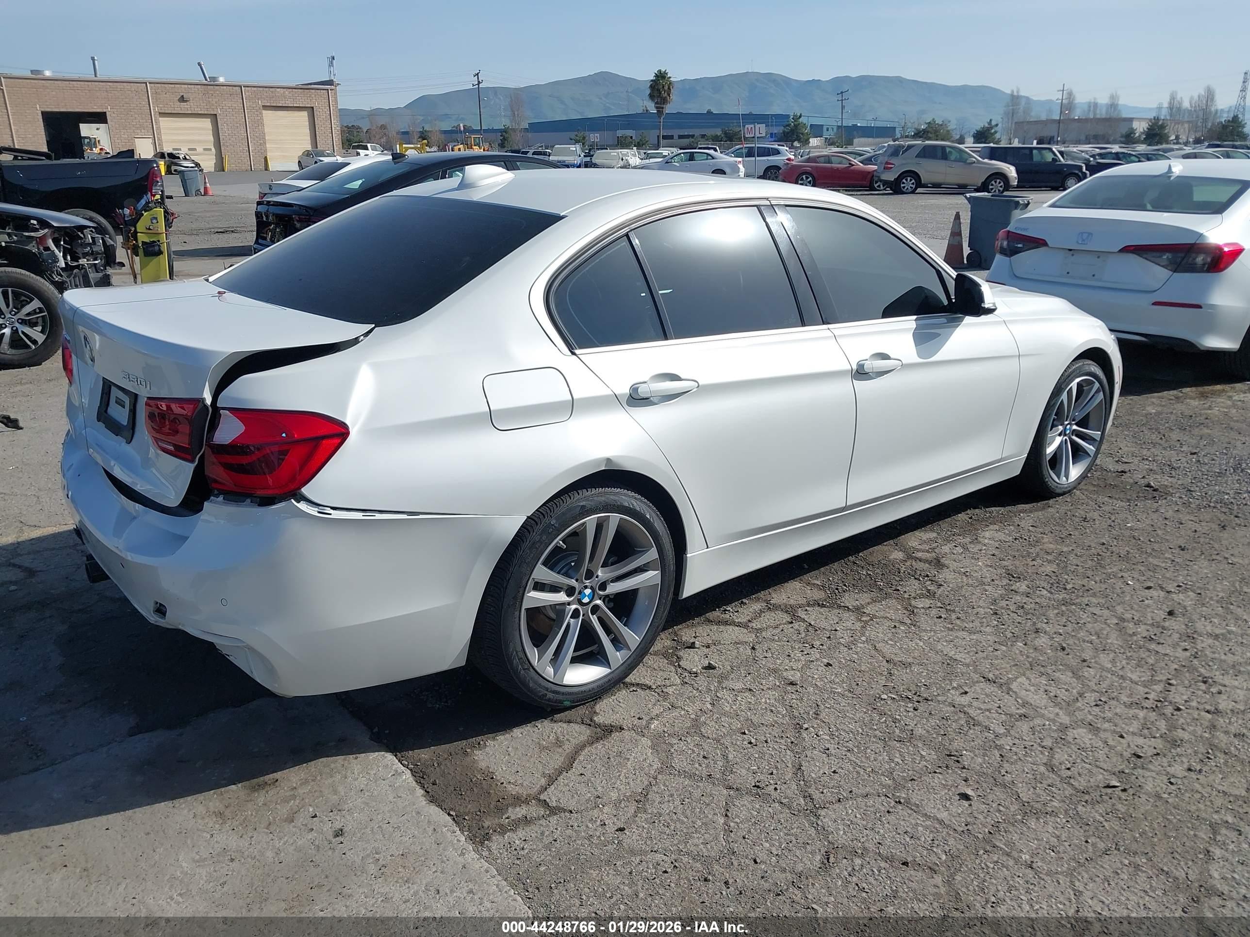 BMW 330I image 4