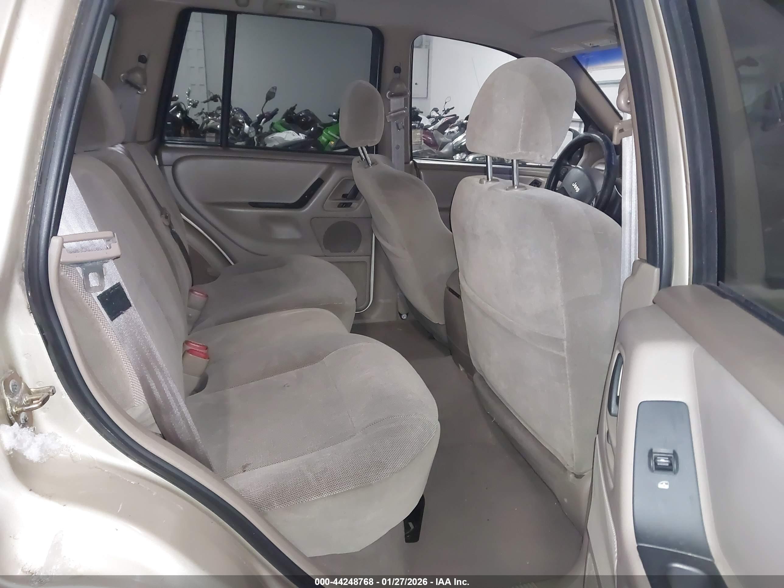 JEEP GRAND image 8