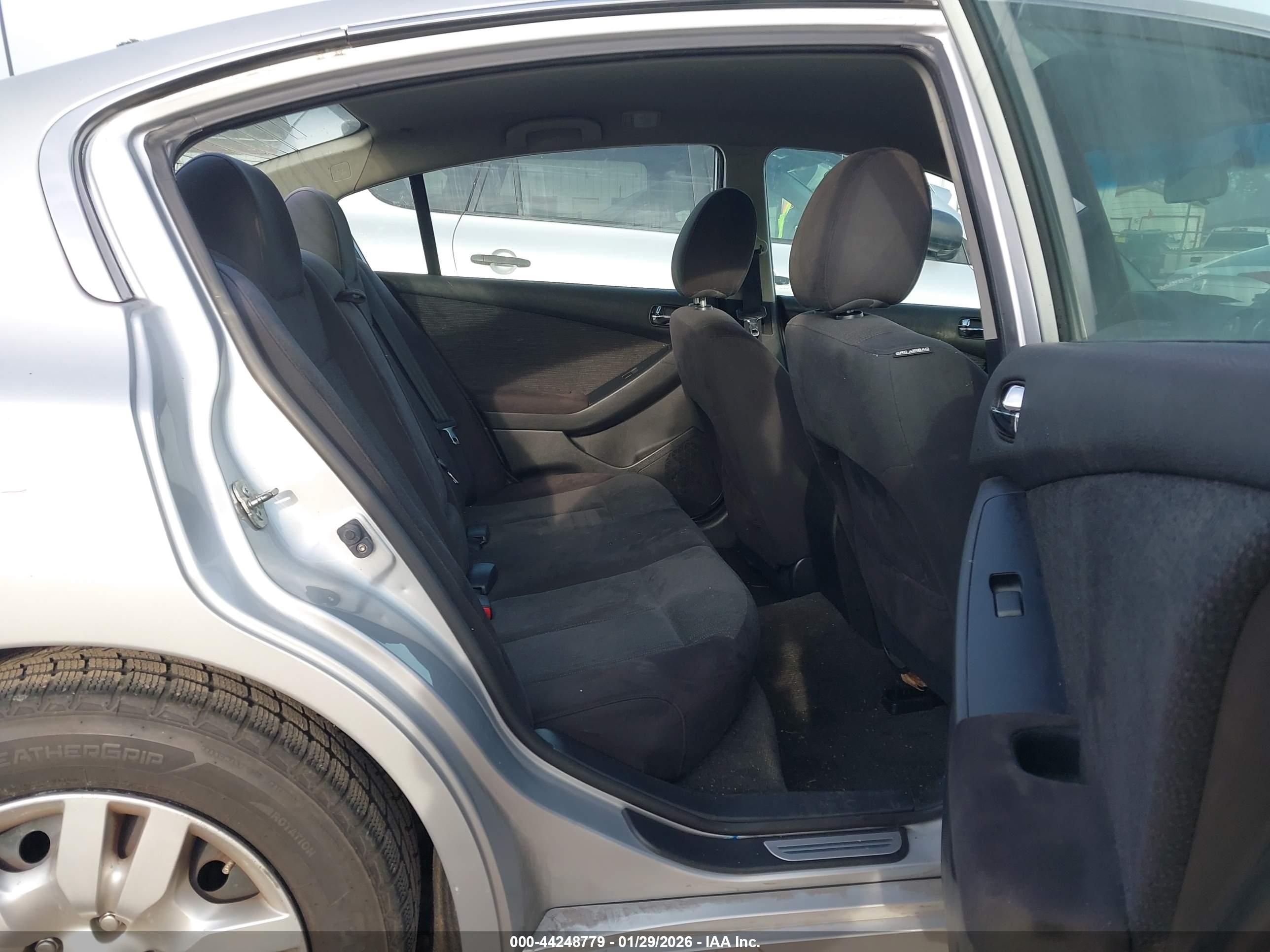 NISSAN ALTIMA image 8