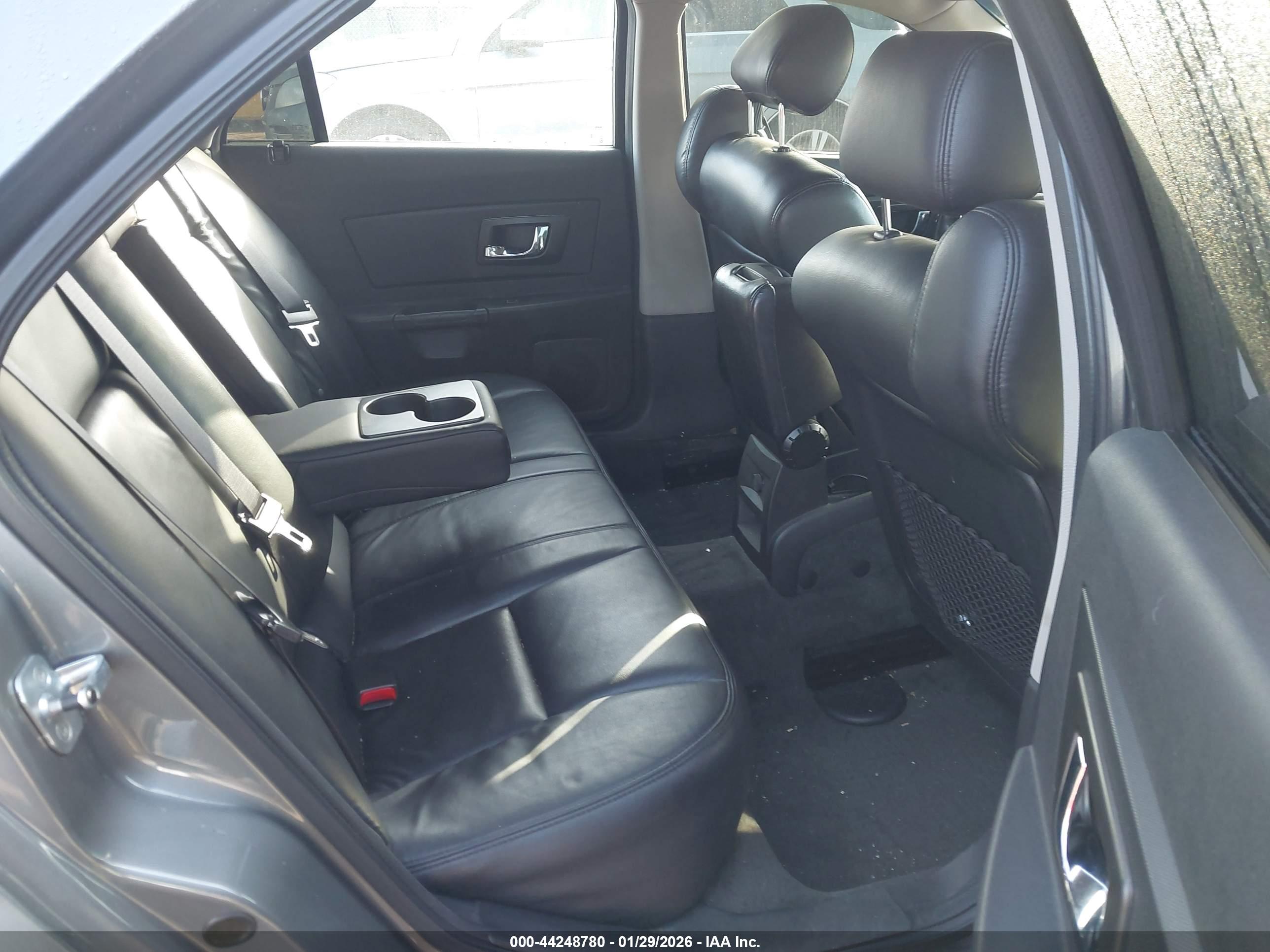 CADILLAC CTS image 8