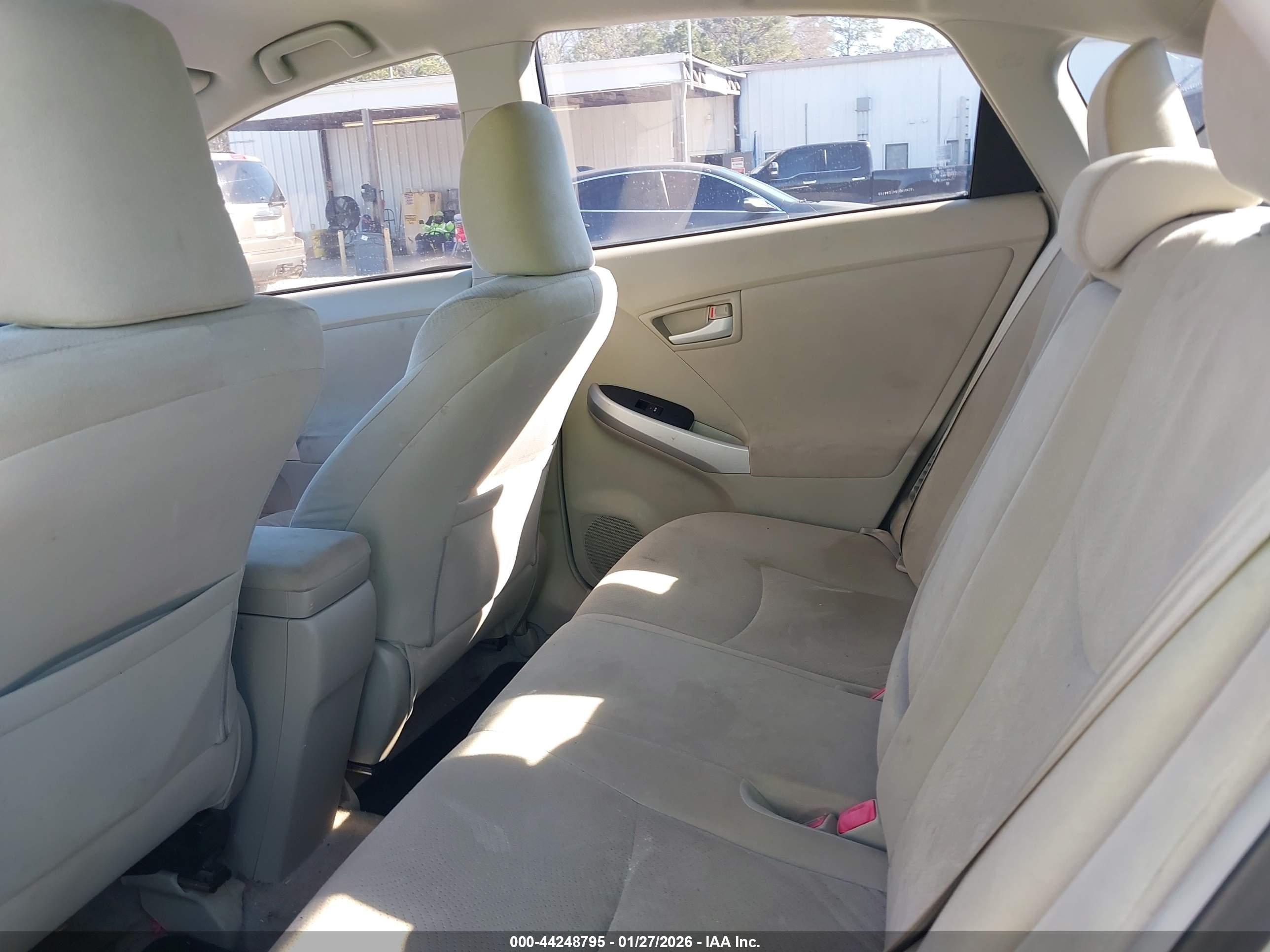 TOYOTA PRIUS image 8