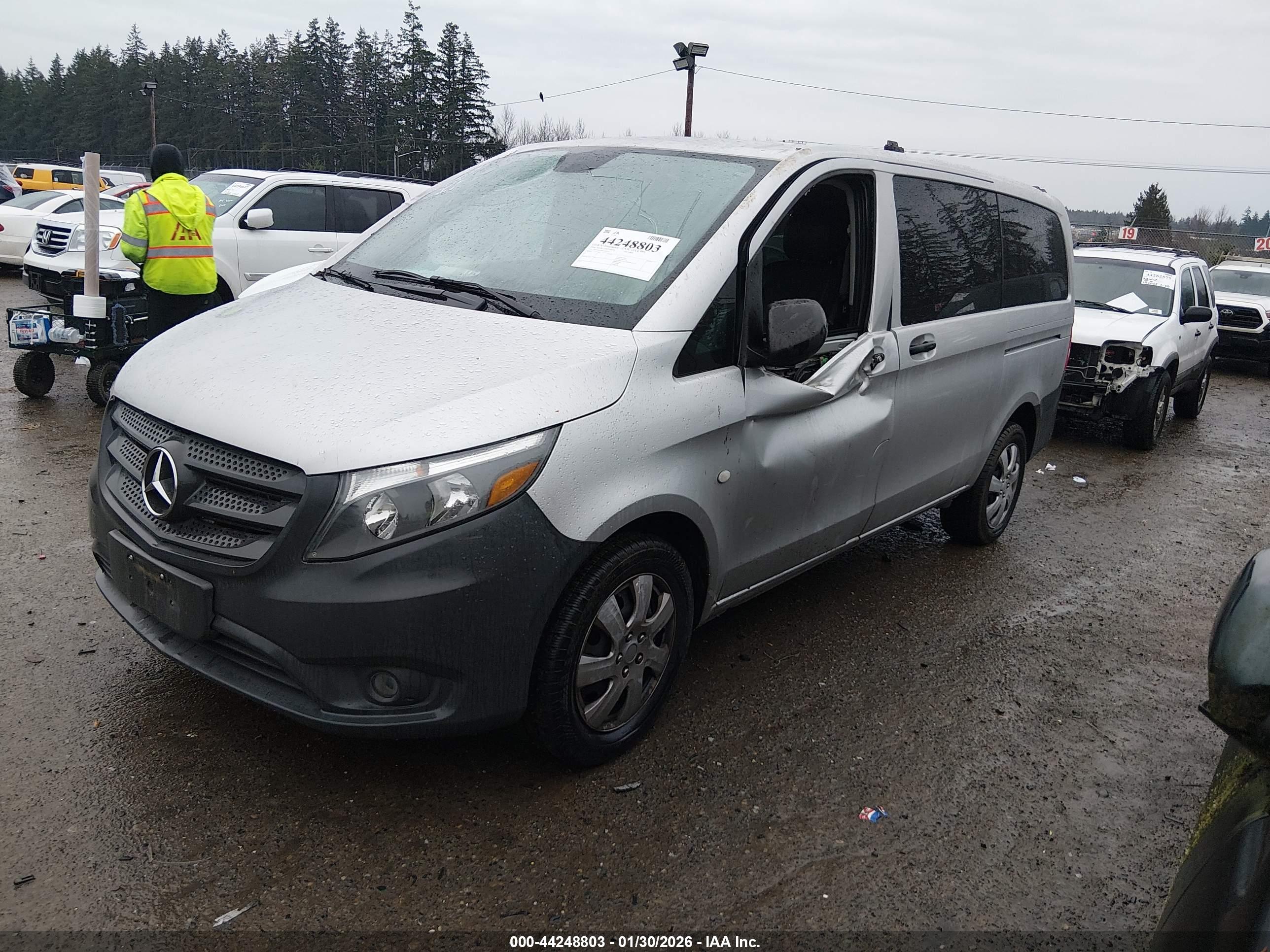 MERCEDES-BENZ METRIS image 2