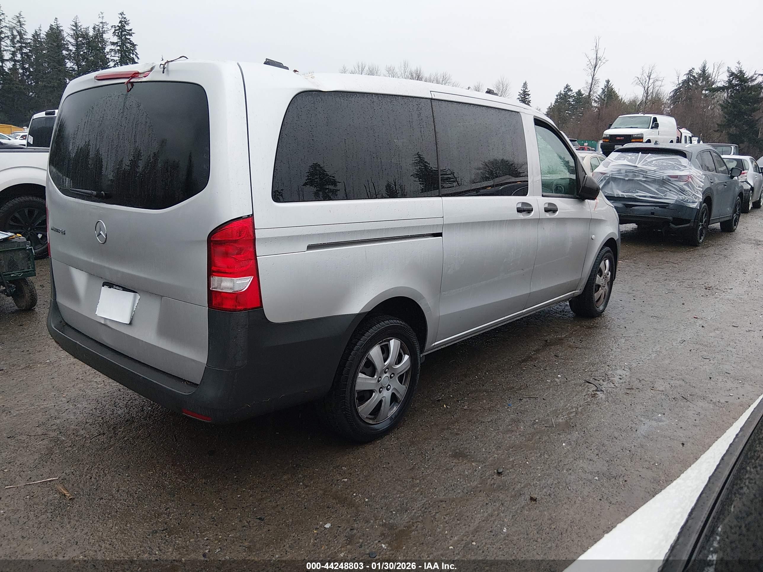 MERCEDES-BENZ METRIS image 4