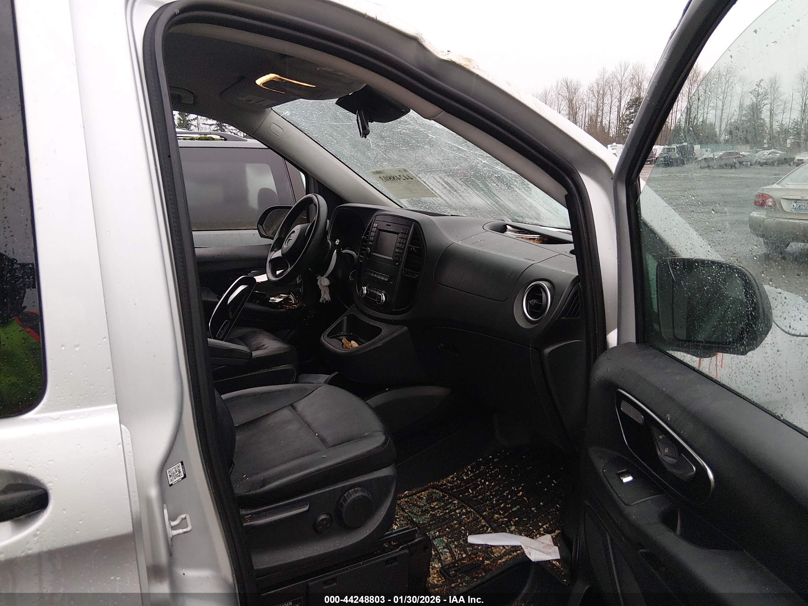 MERCEDES-BENZ METRIS image 5