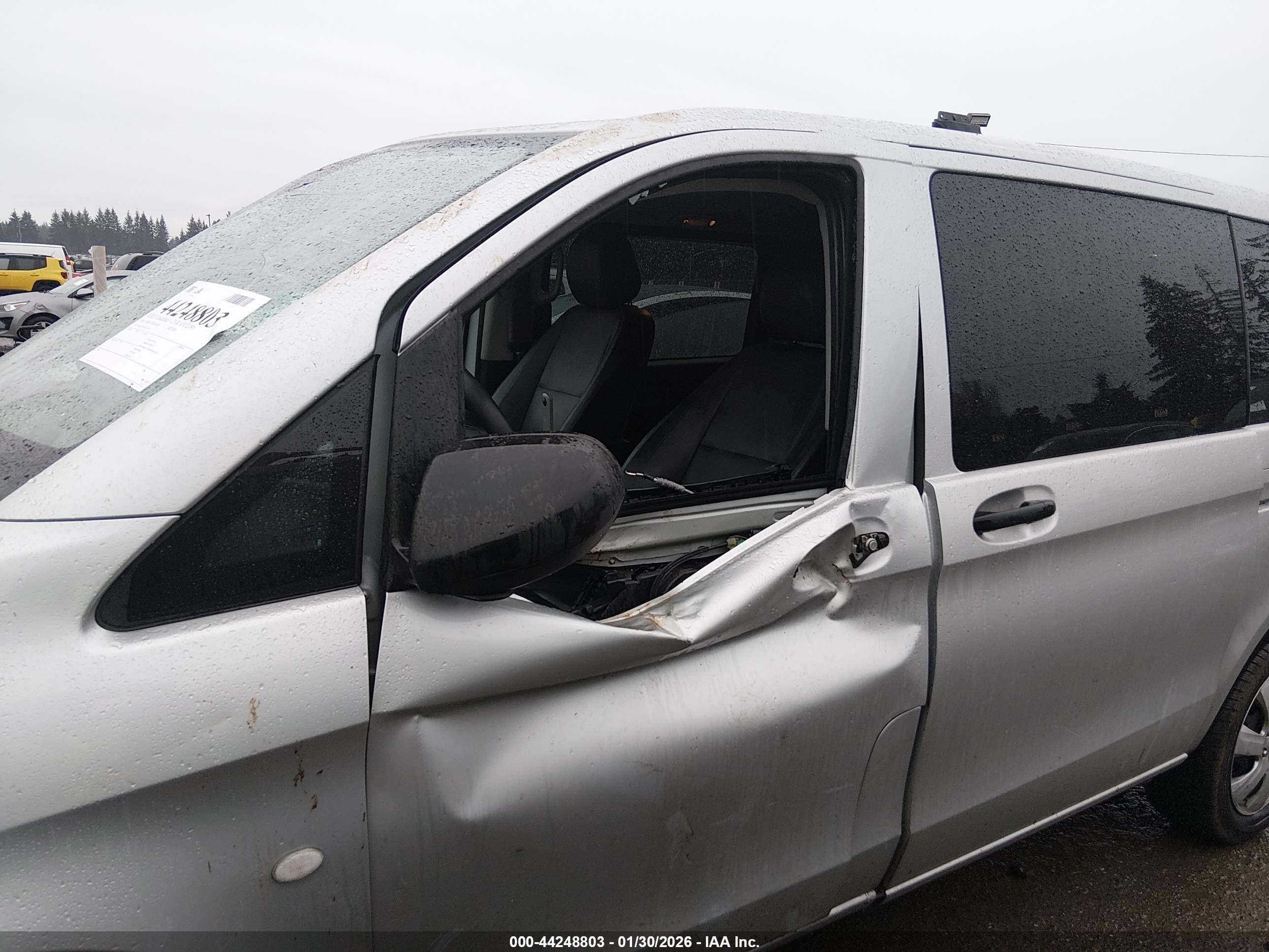 MERCEDES-BENZ METRIS image 6