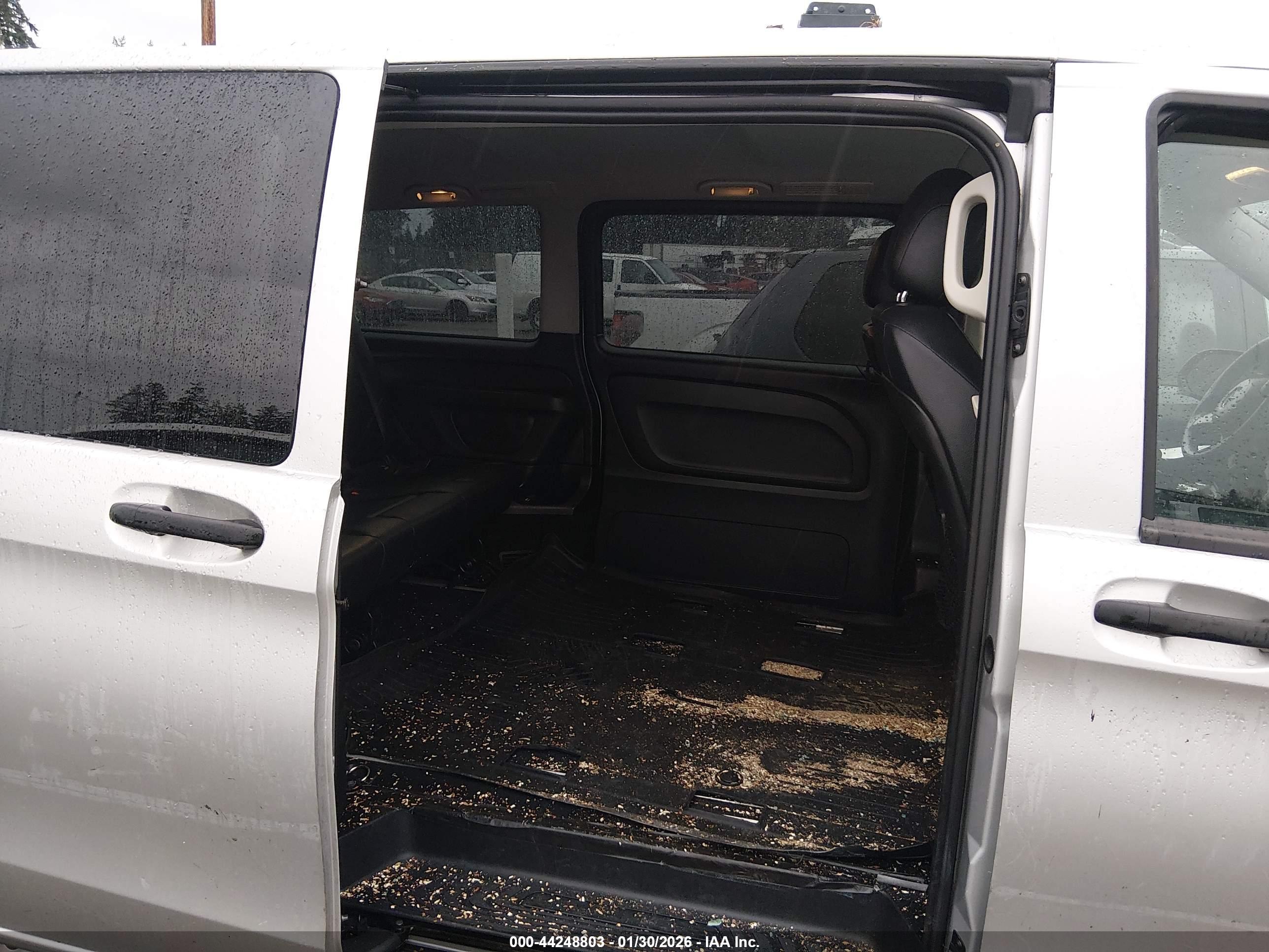 MERCEDES-BENZ METRIS image 8