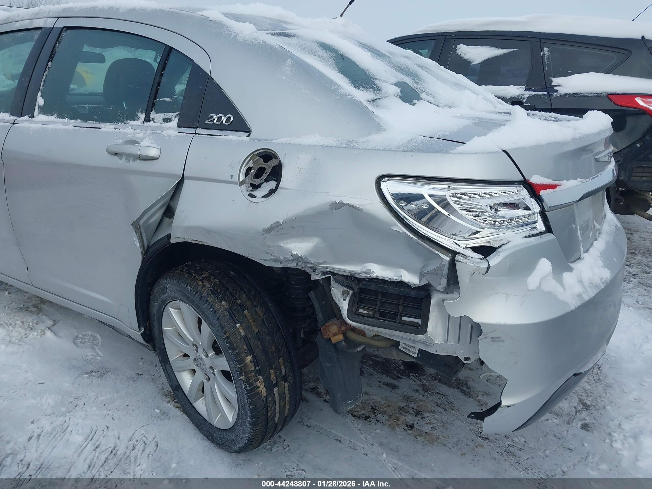 CHRYSLER 200 image 6