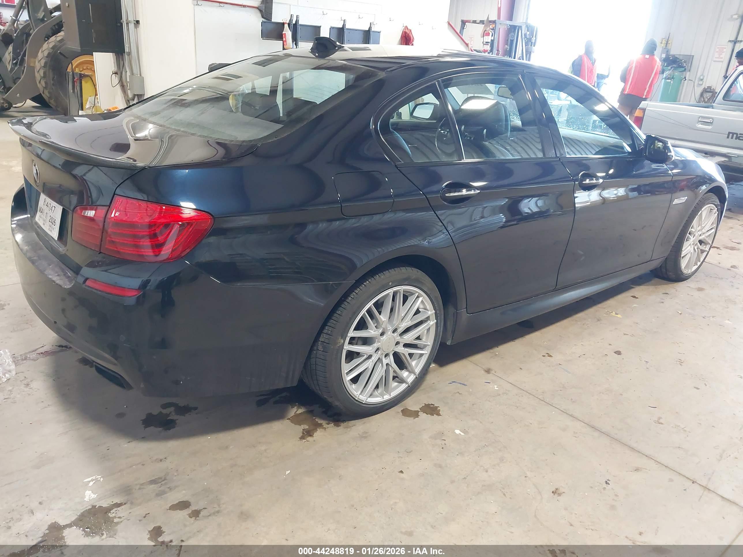 BMW 550I image 4
