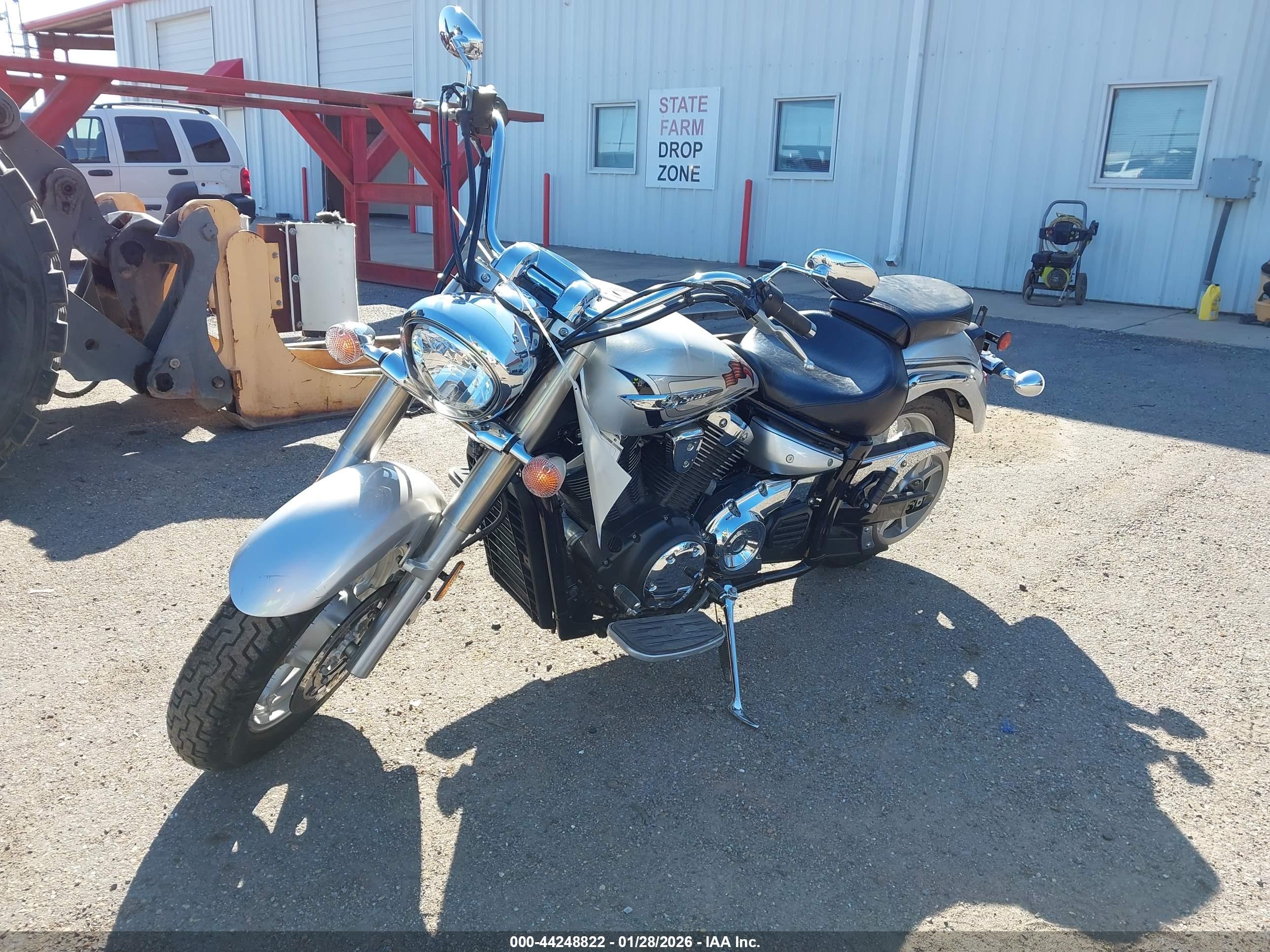 YAMAHA XVS1300 image 2
