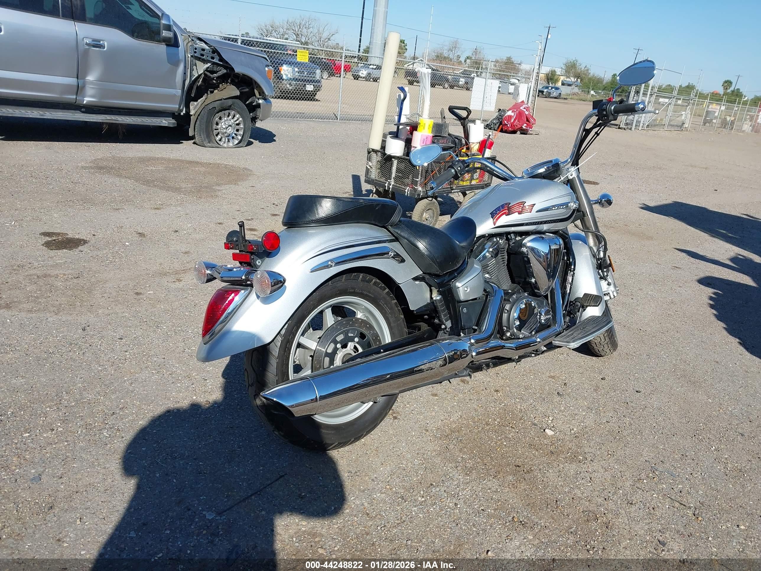 YAMAHA XVS1300 image 4