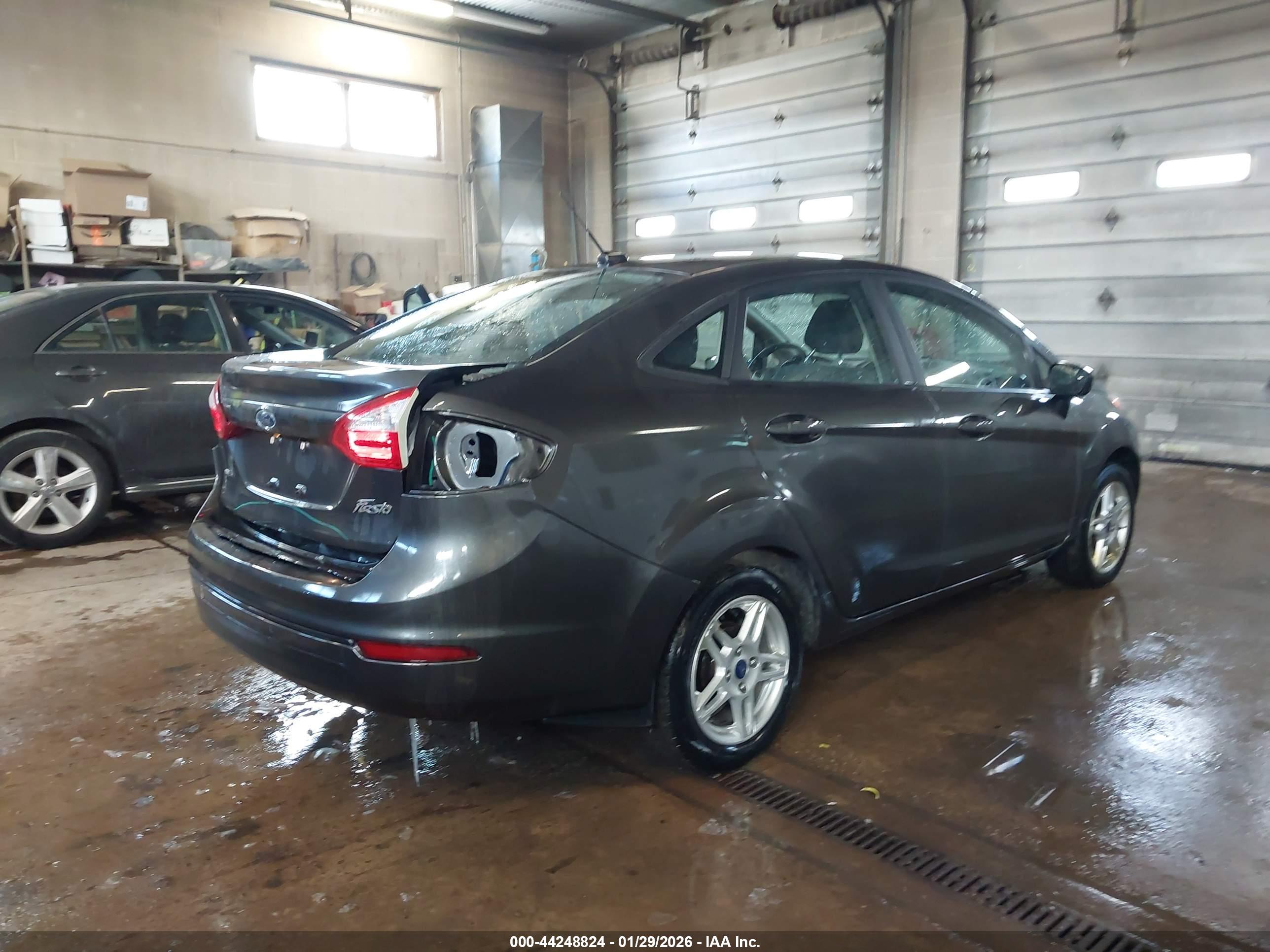 FORD FIESTA image 4