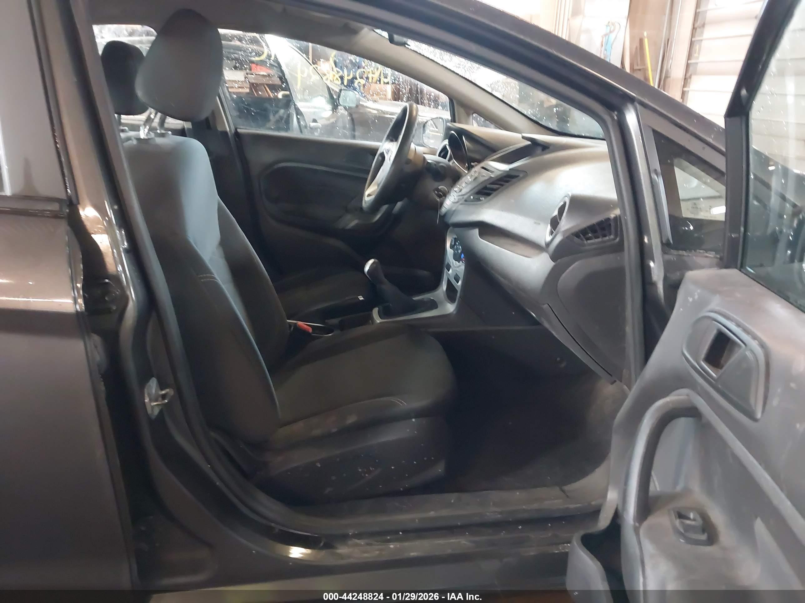 FORD FIESTA image 5