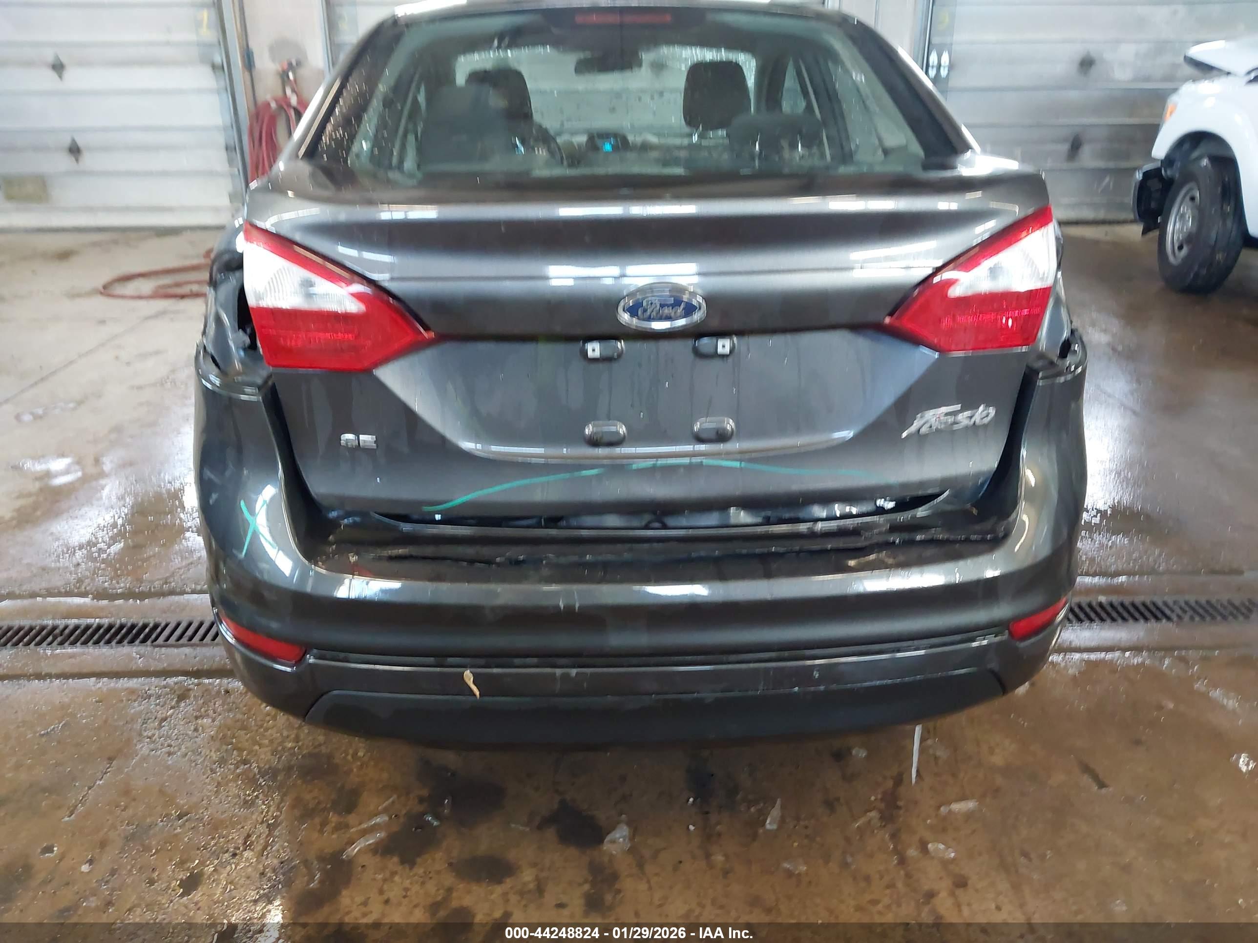 FORD FIESTA image 6