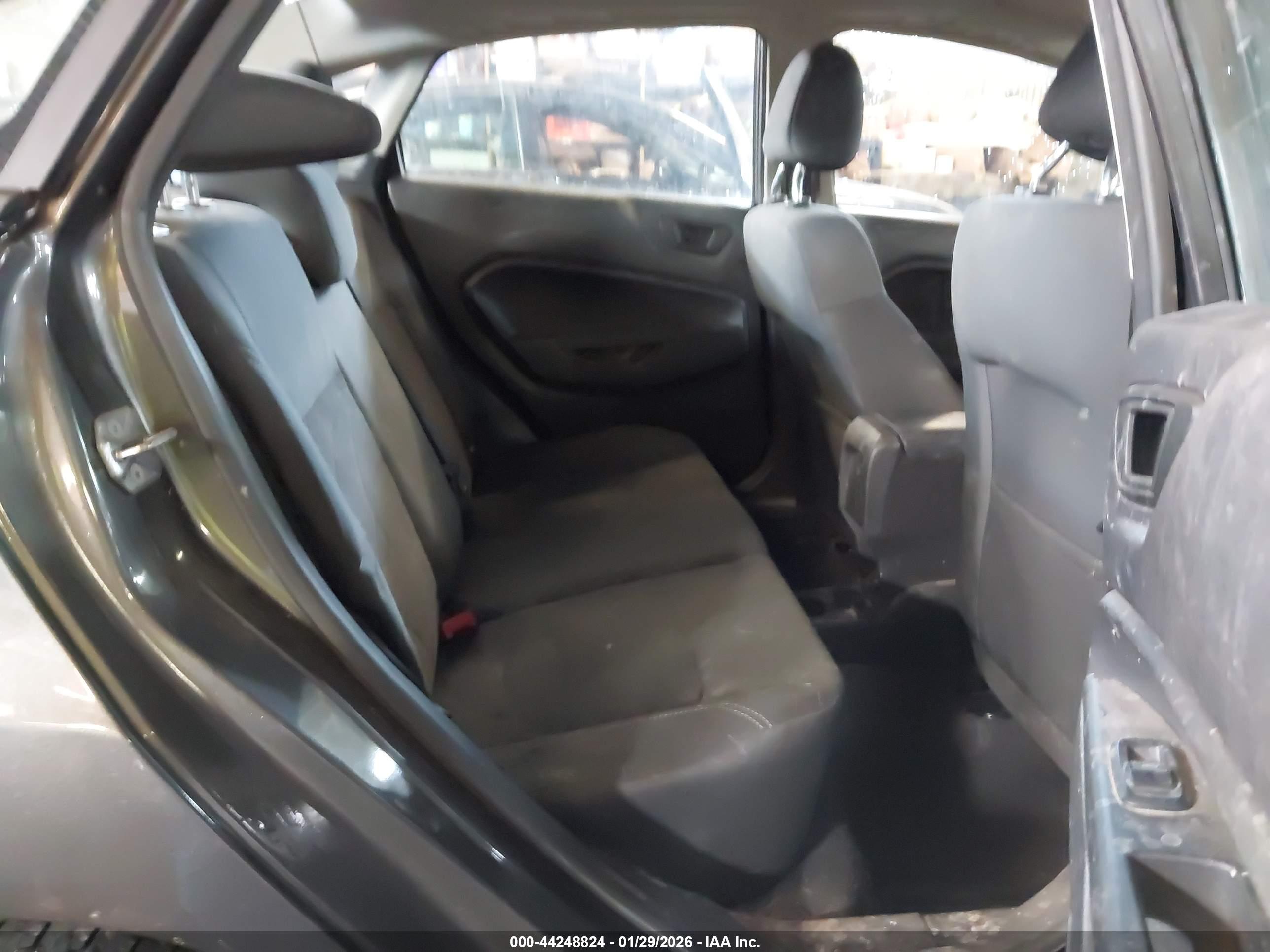 FORD FIESTA image 8
