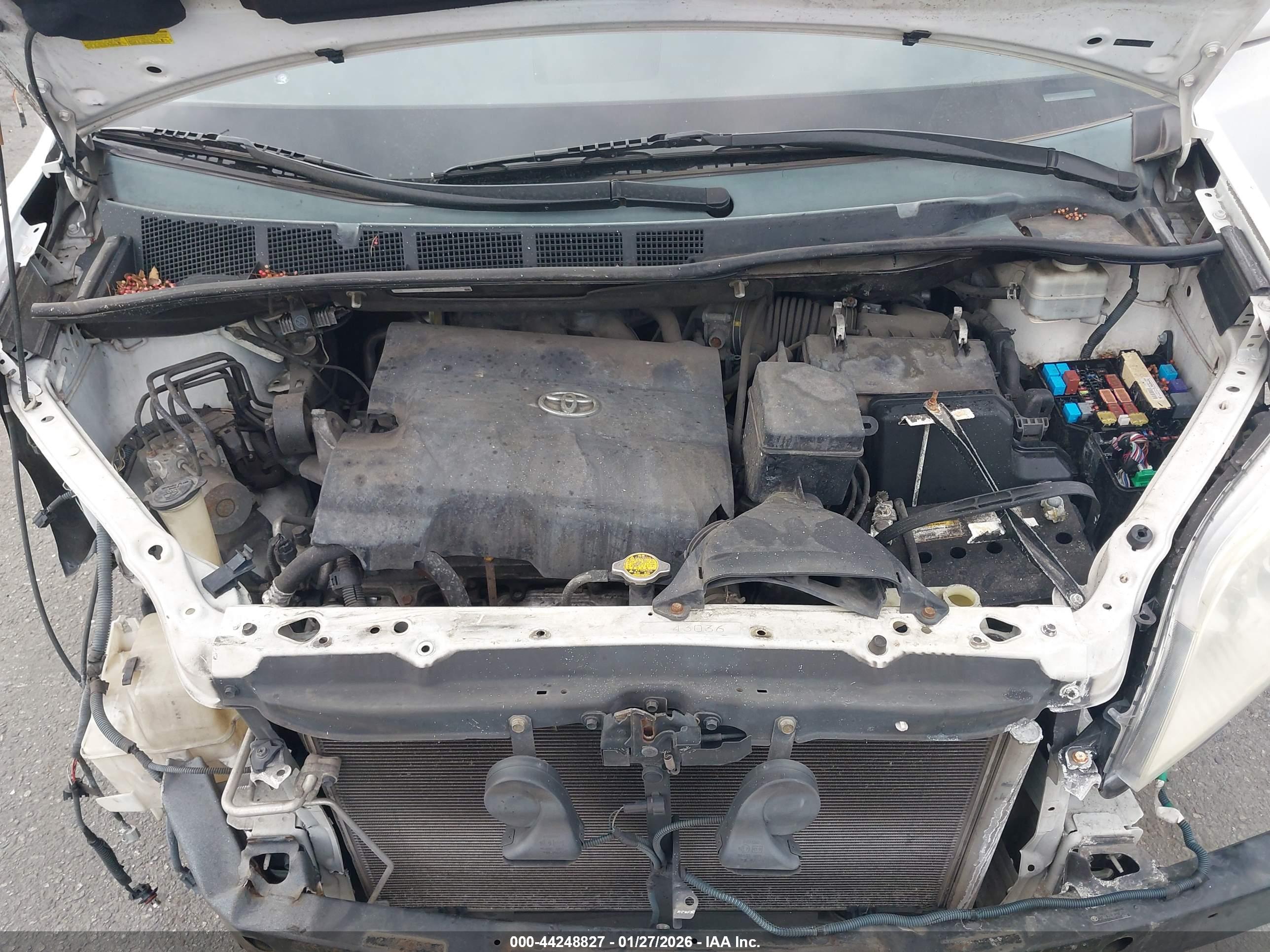 TOYOTA SIENNA image 10