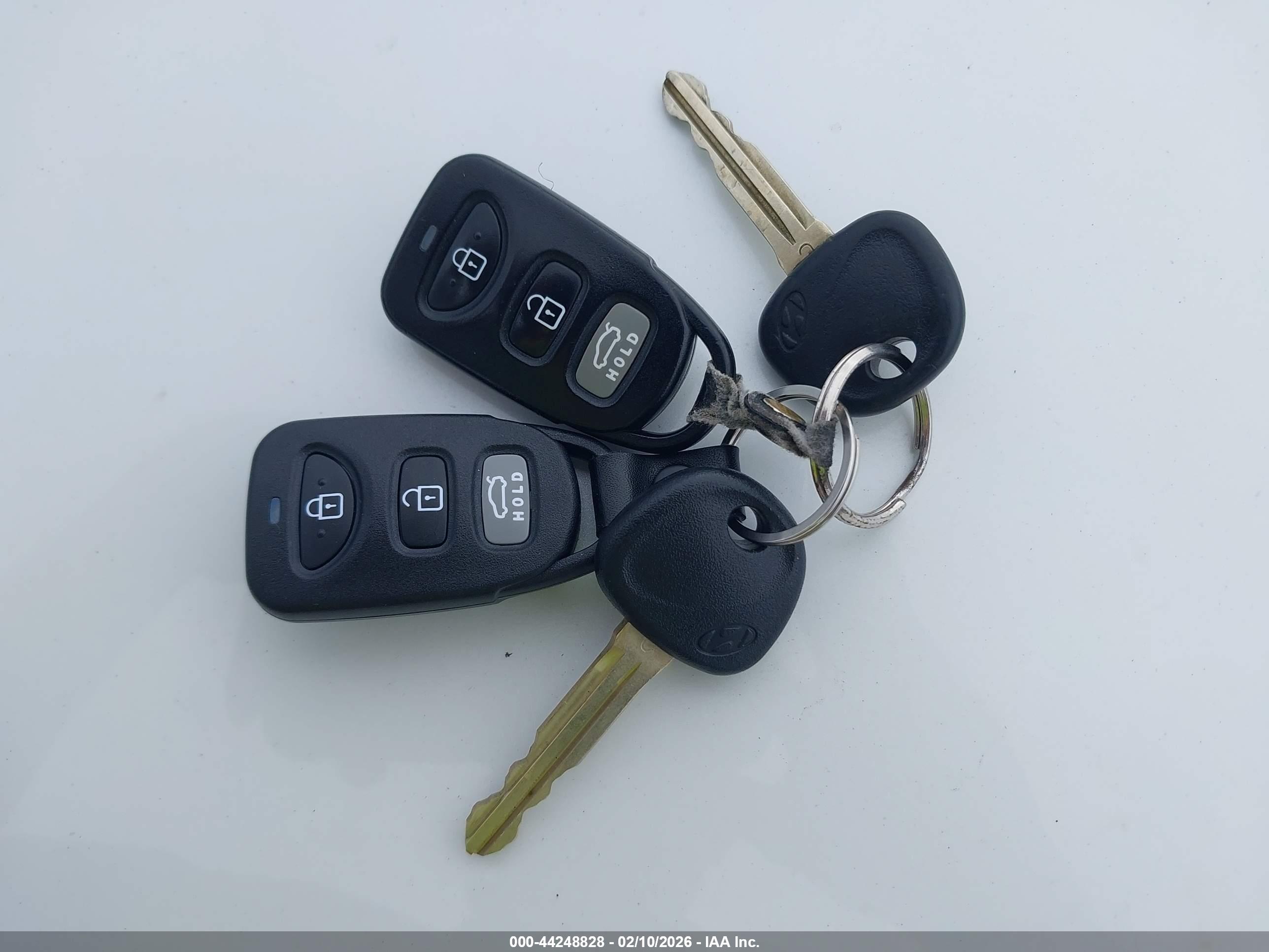HYUNDAI ELANTRA image 11