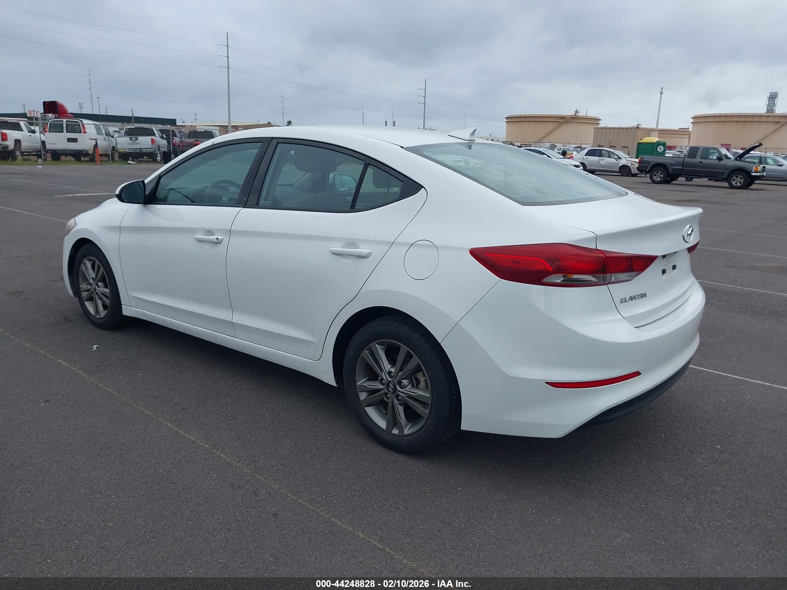 HYUNDAI ELANTRA image 3