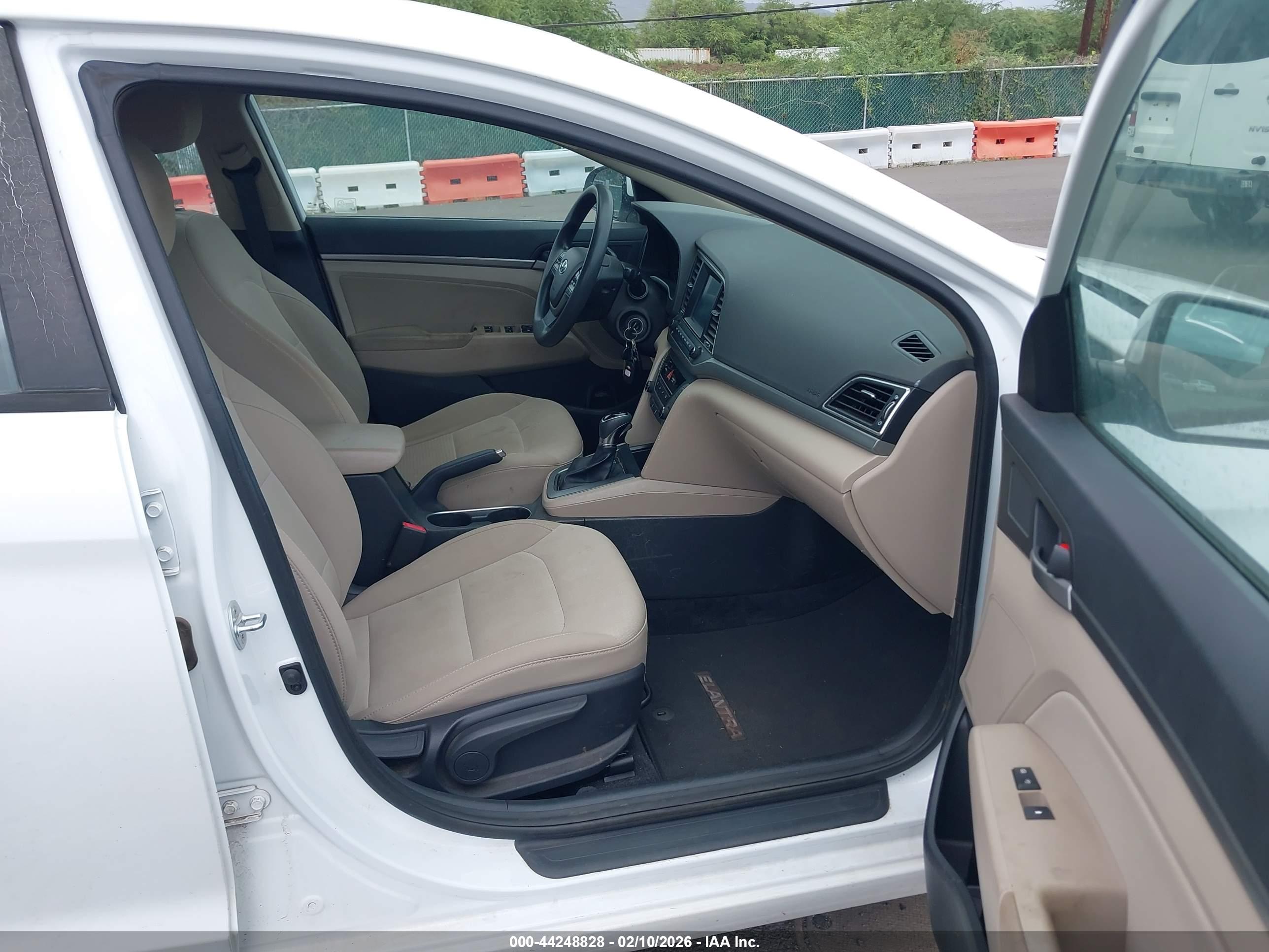 HYUNDAI ELANTRA image 5