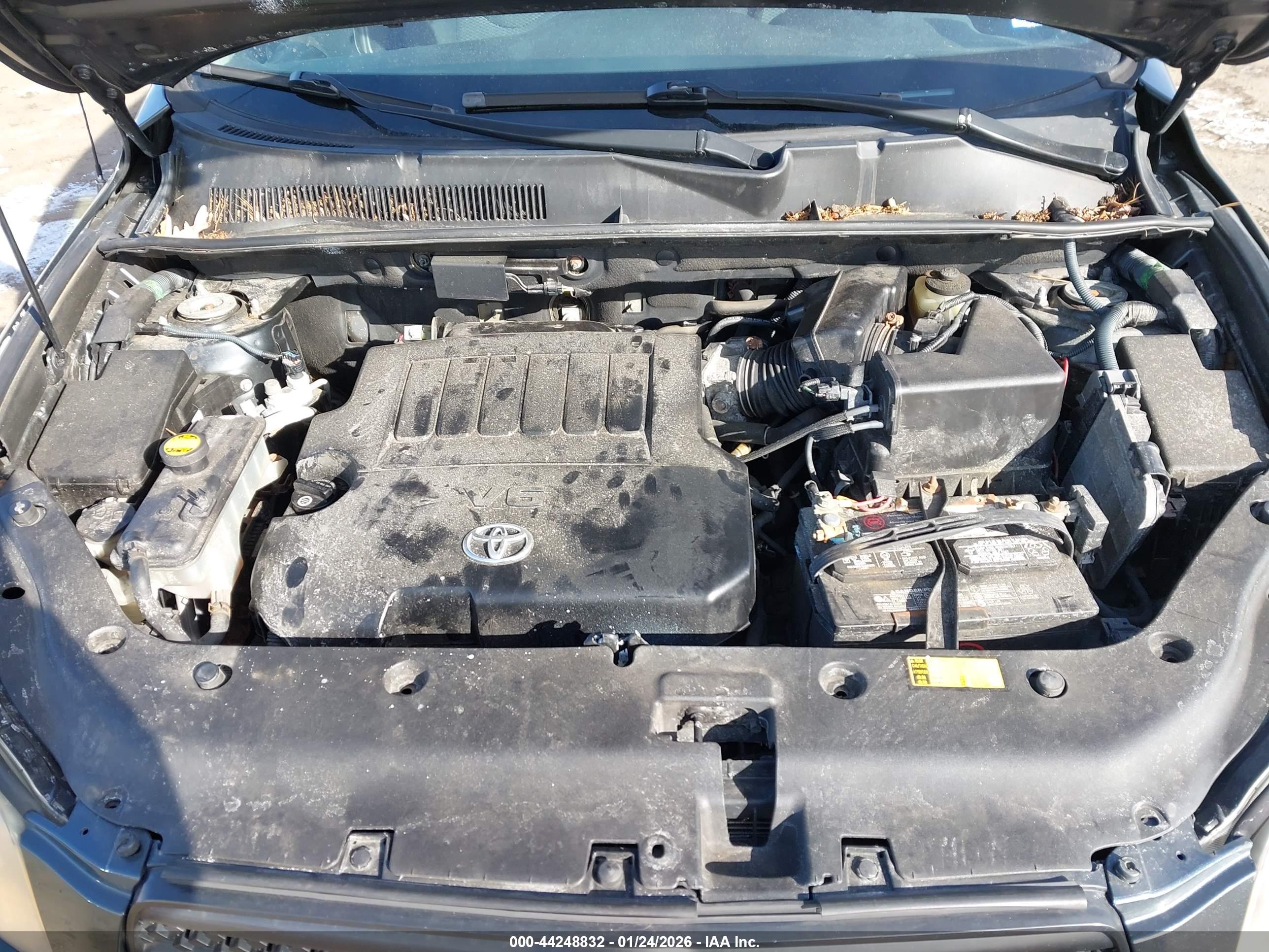 TOYOTA RAV4 image 10
