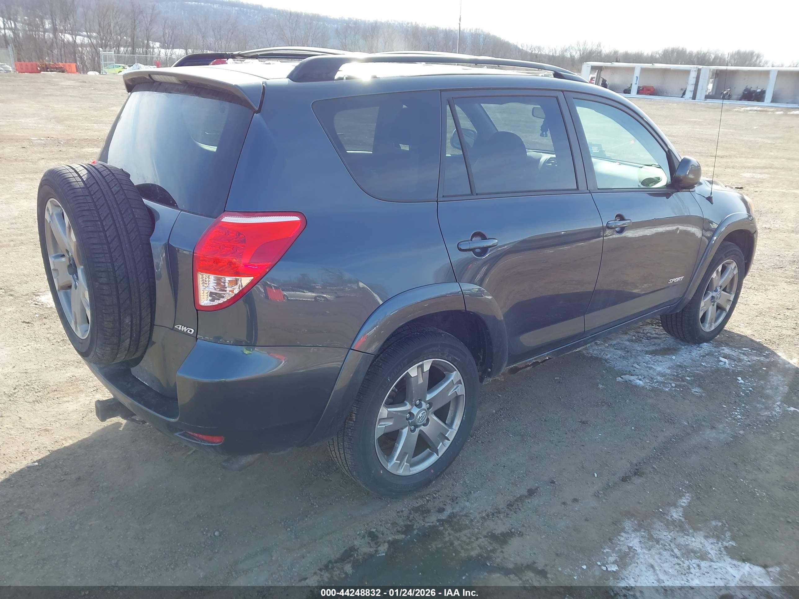 TOYOTA RAV4 image 4