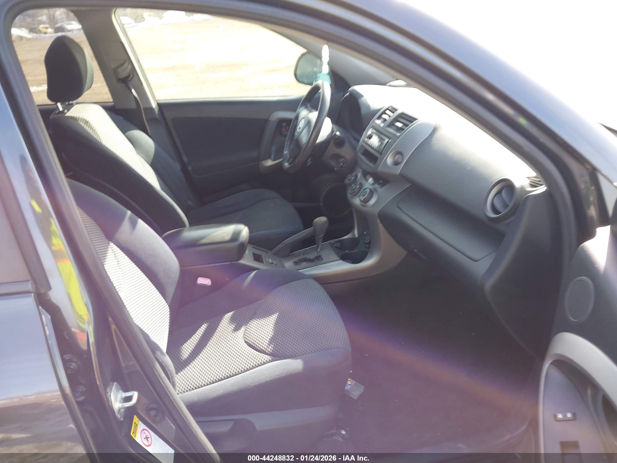 TOYOTA RAV4 image 5