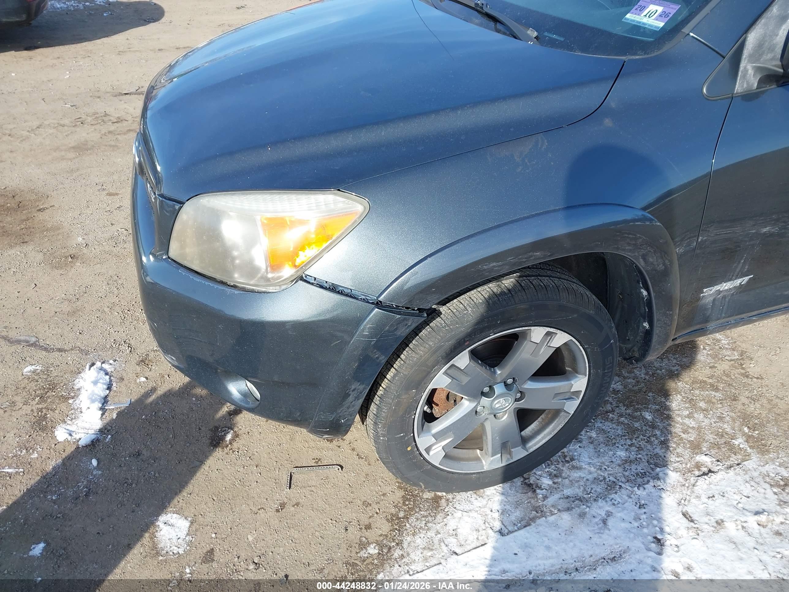 TOYOTA RAV4 image 6