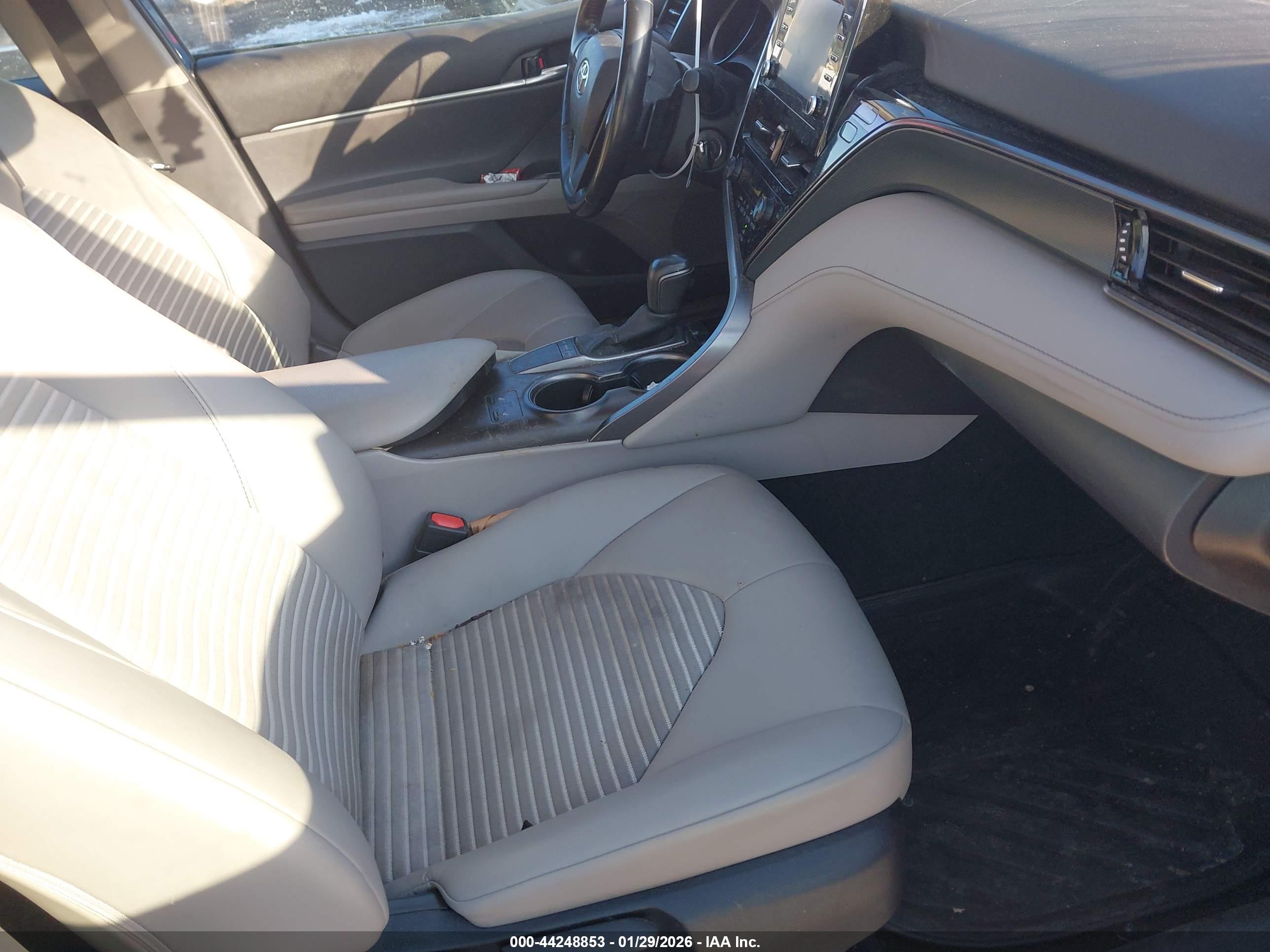 TOYOTA CAMRY image 5
