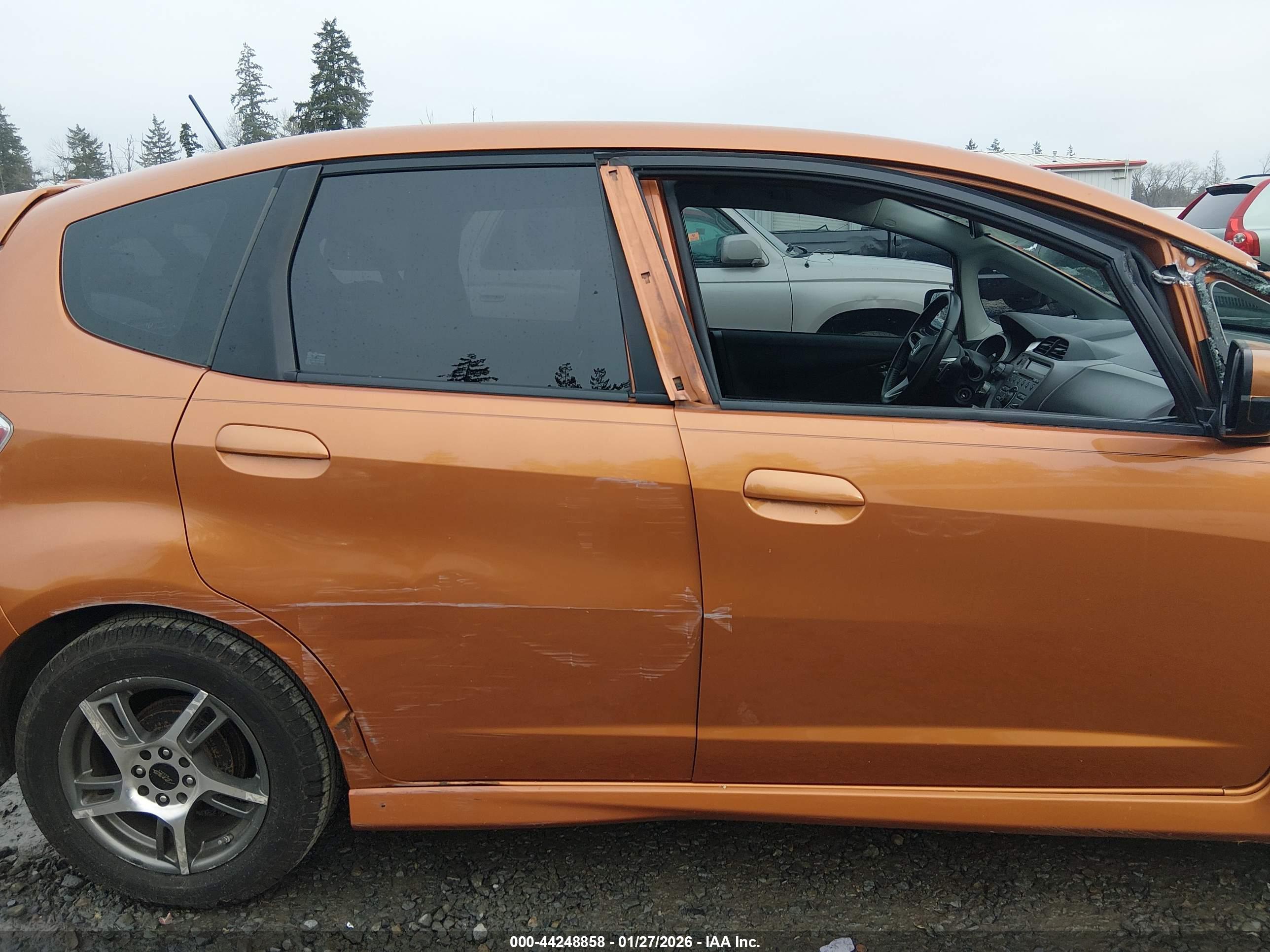HONDA FIT image 6