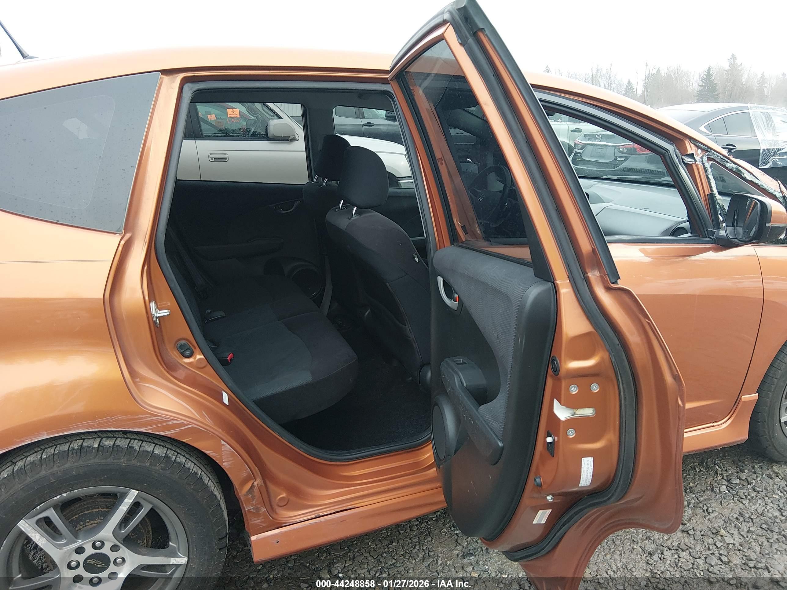 HONDA FIT image 8
