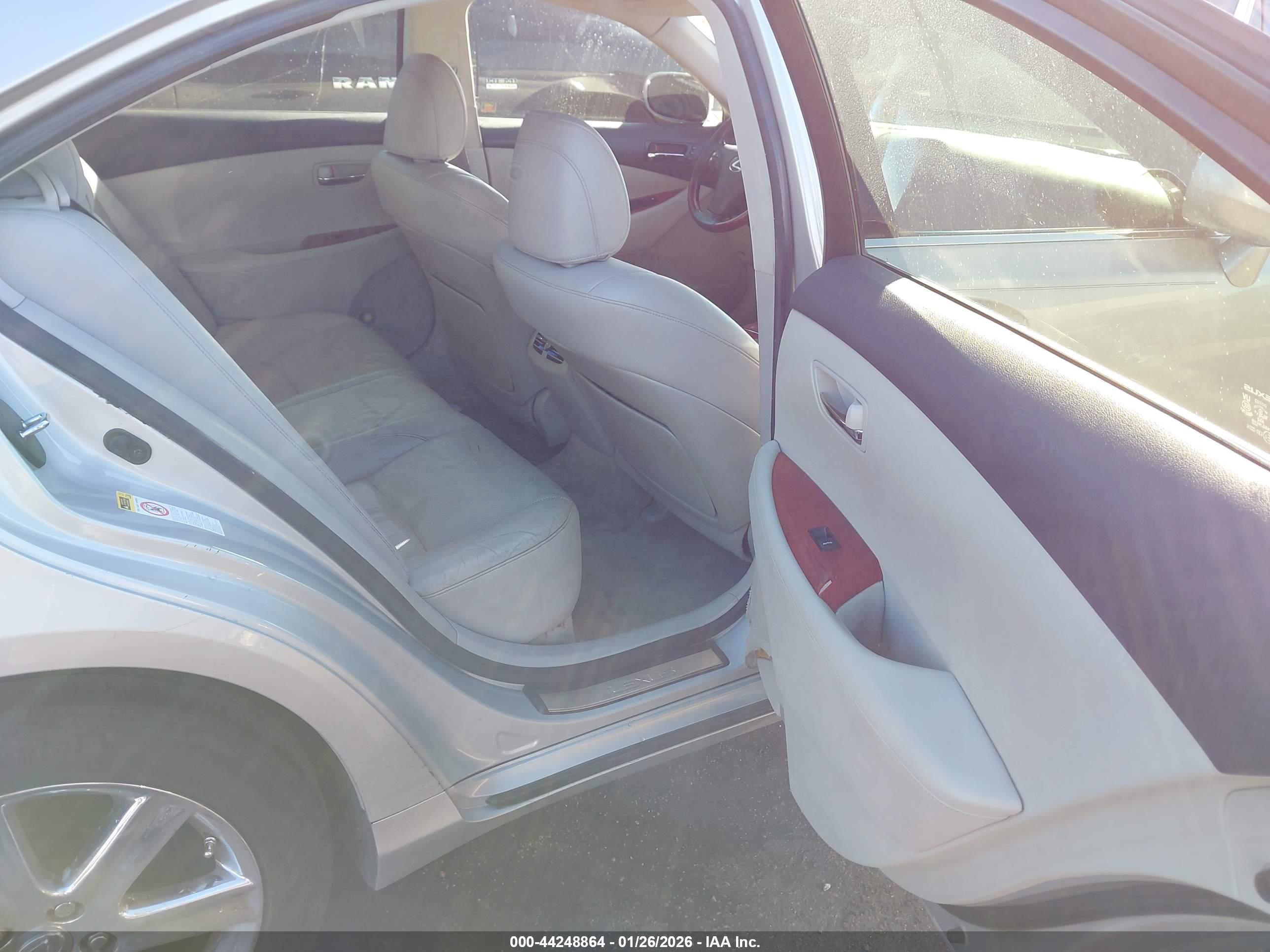 LEXUS ES image 8
