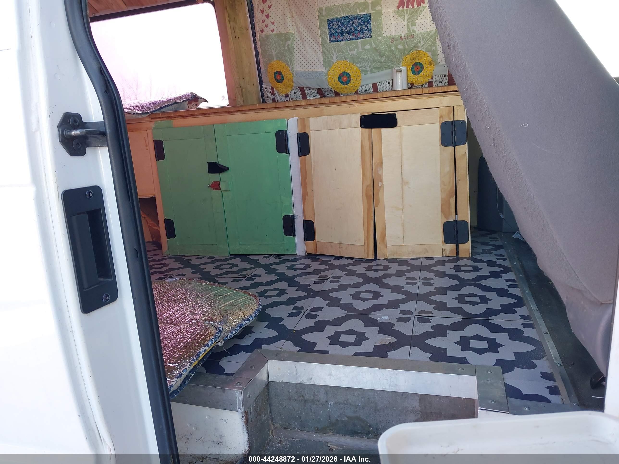 FORD E-250 image 8