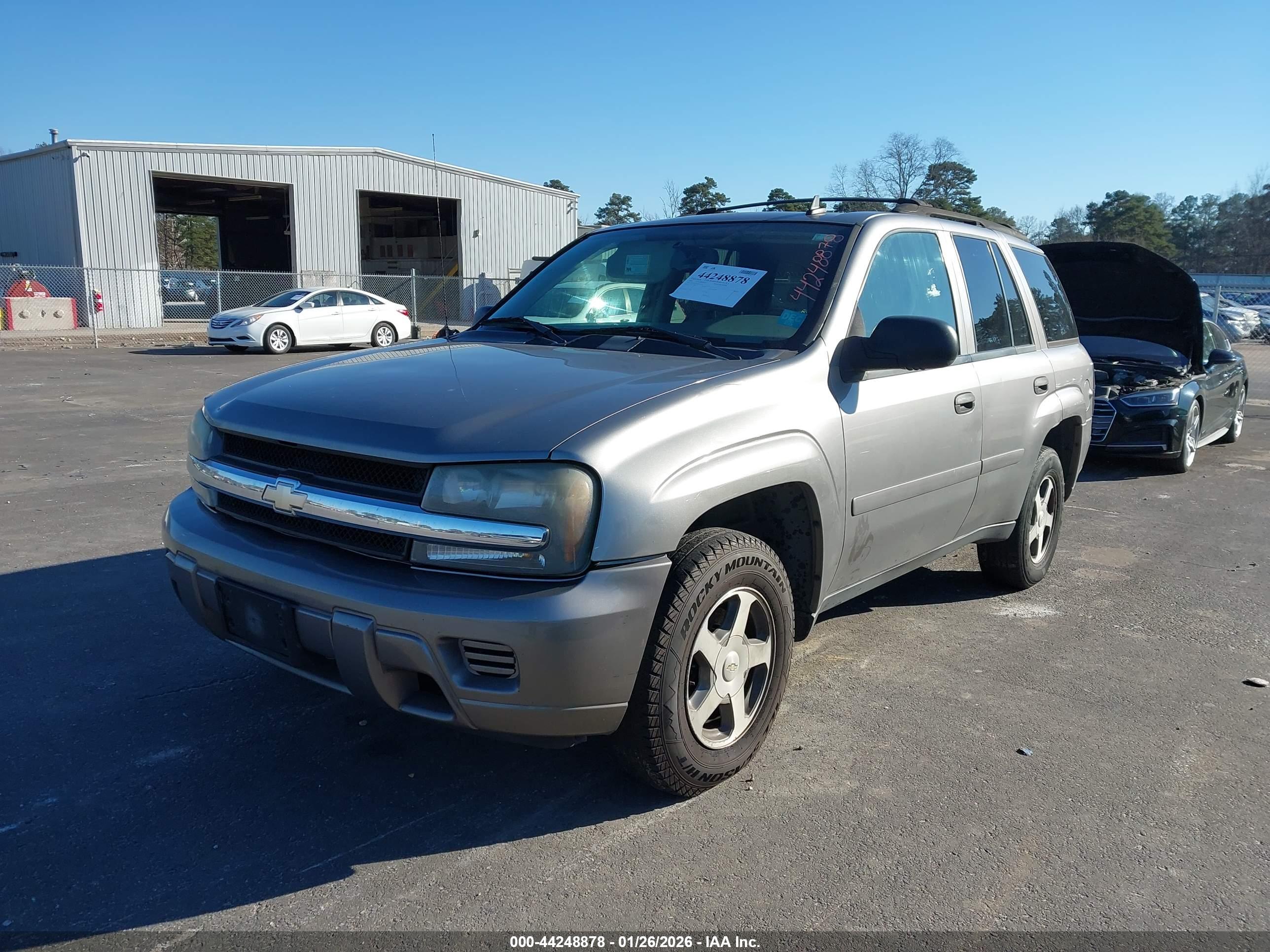 CHEVROLET TRAILBLAZER image 2